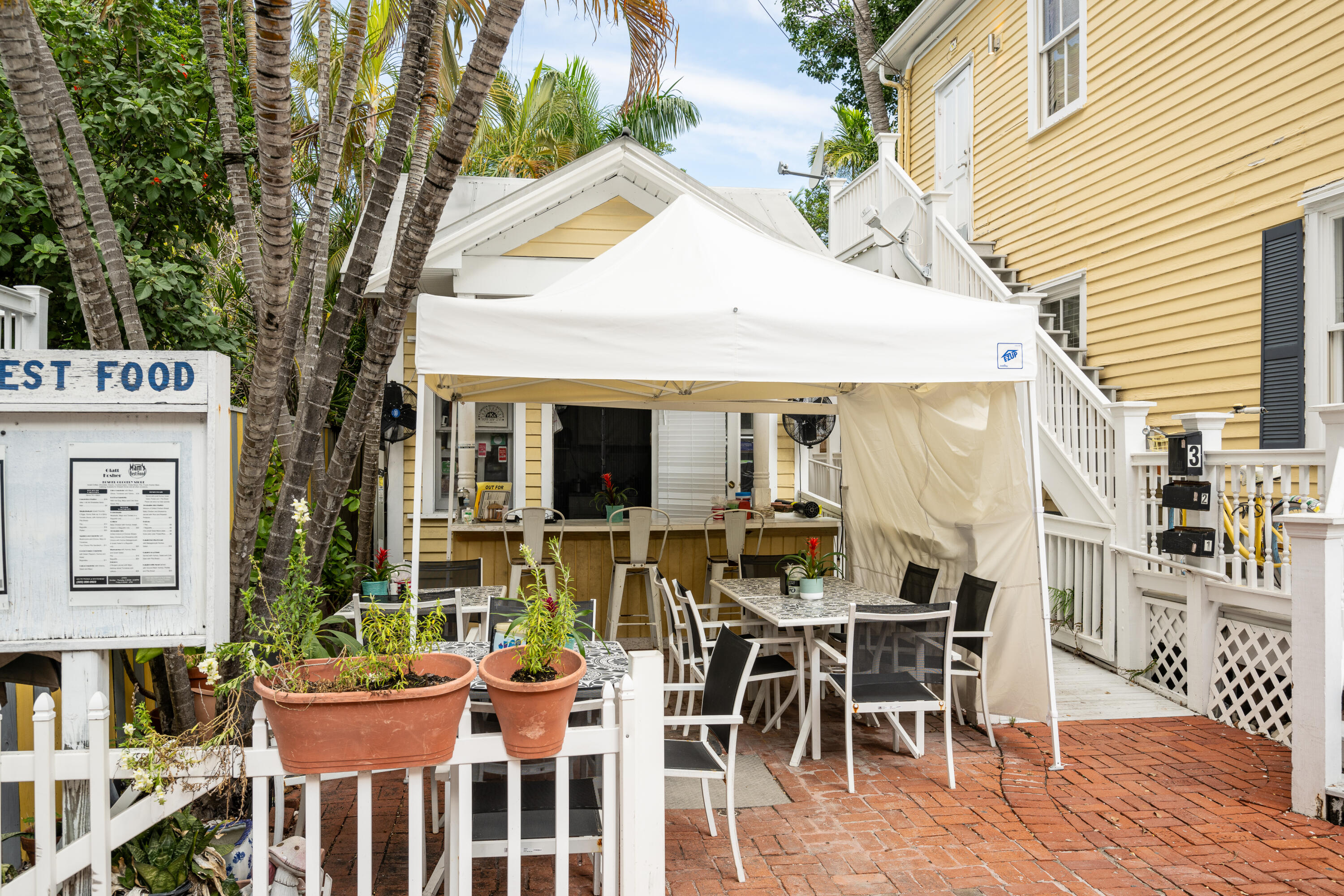 405 Petronia Street