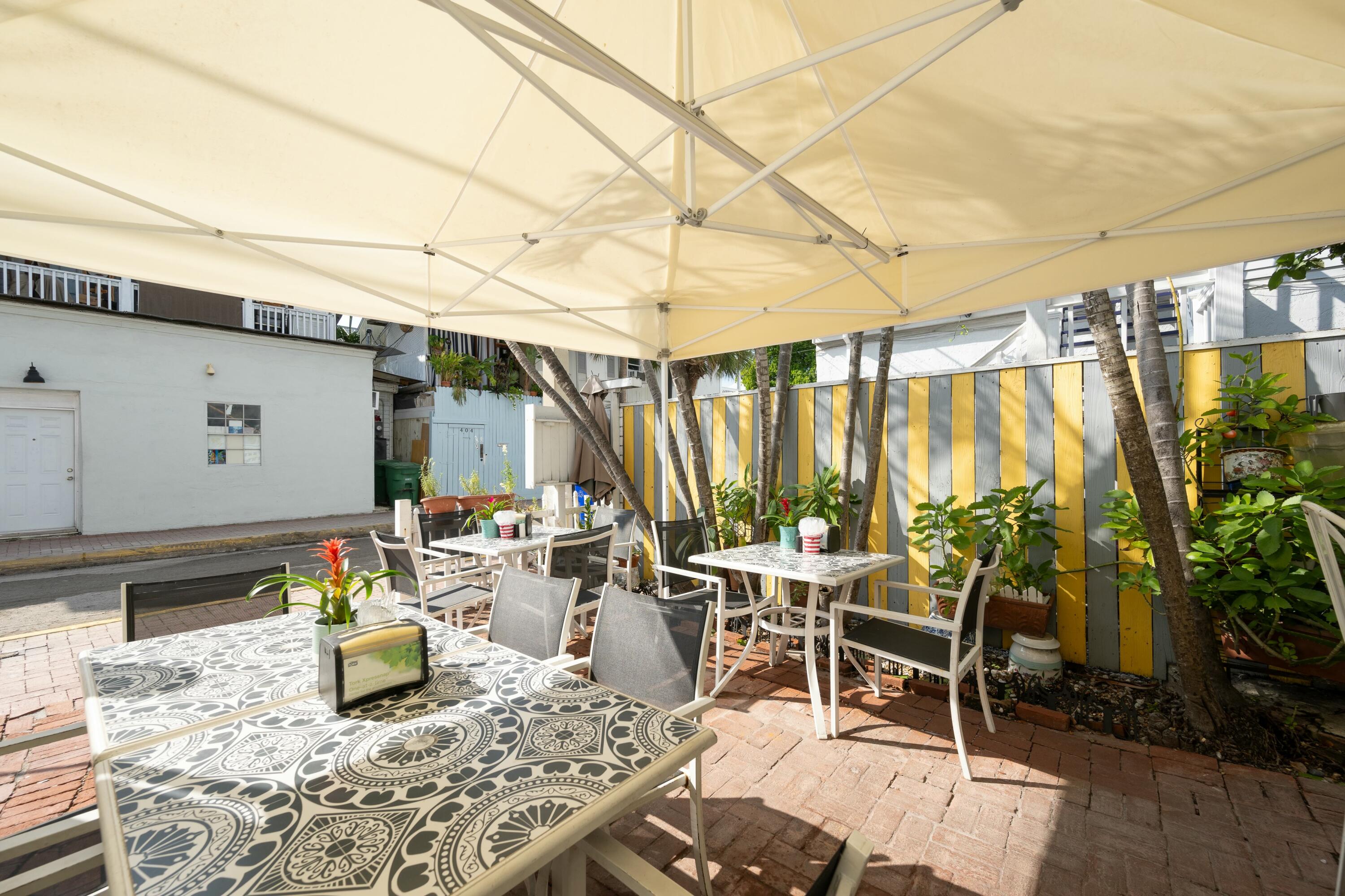 405 Petronia Street
