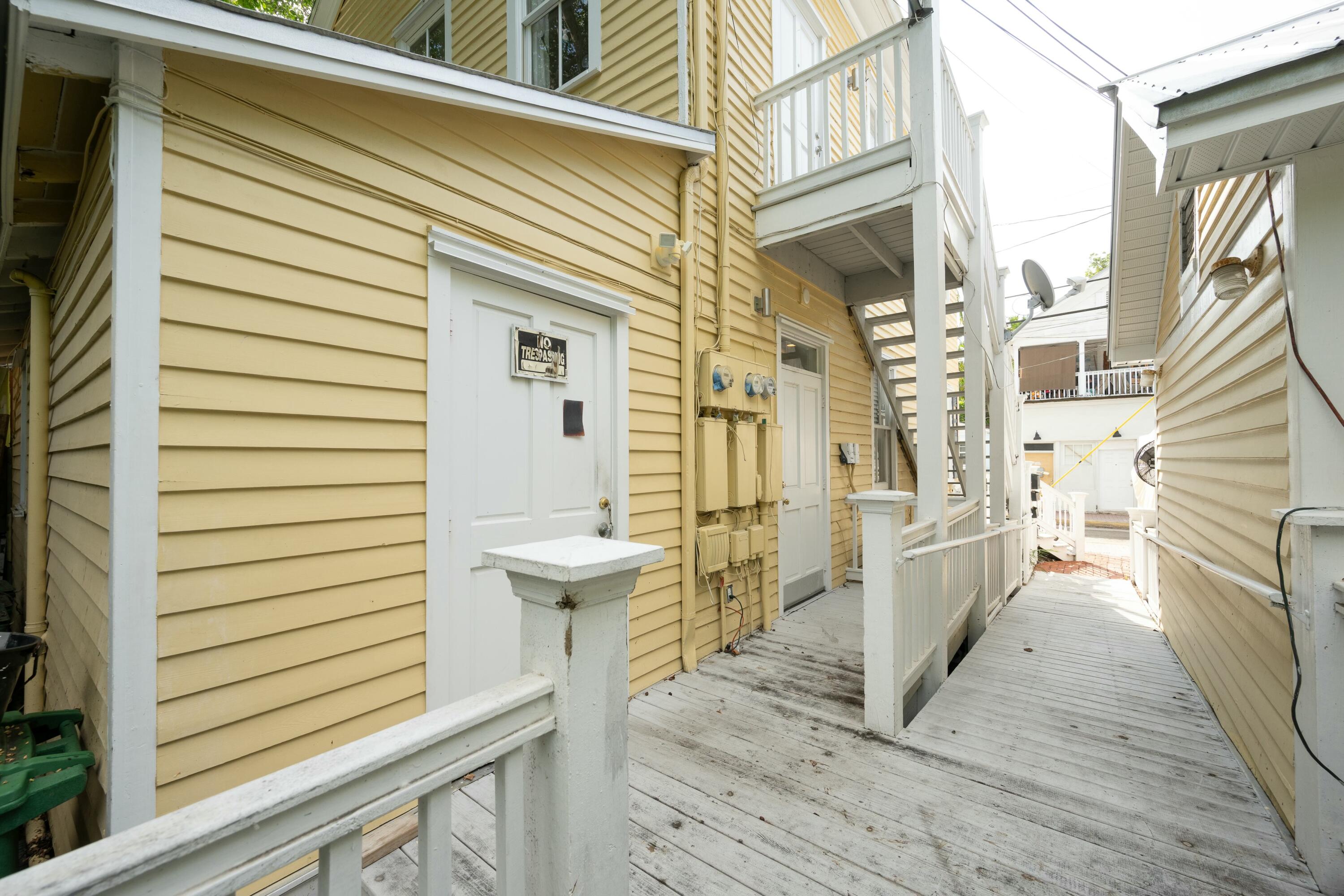405 Petronia Street