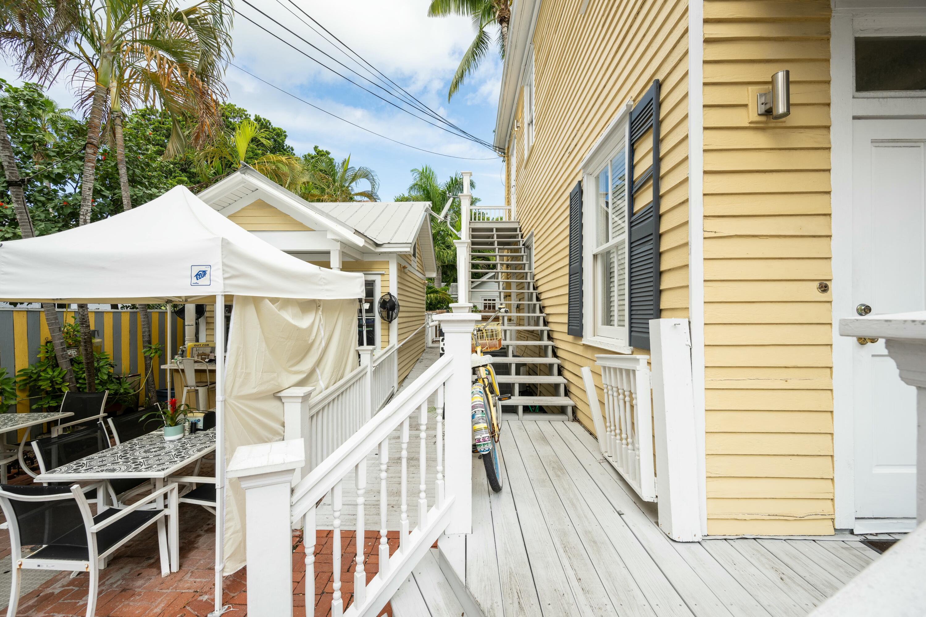 405 Petronia Street