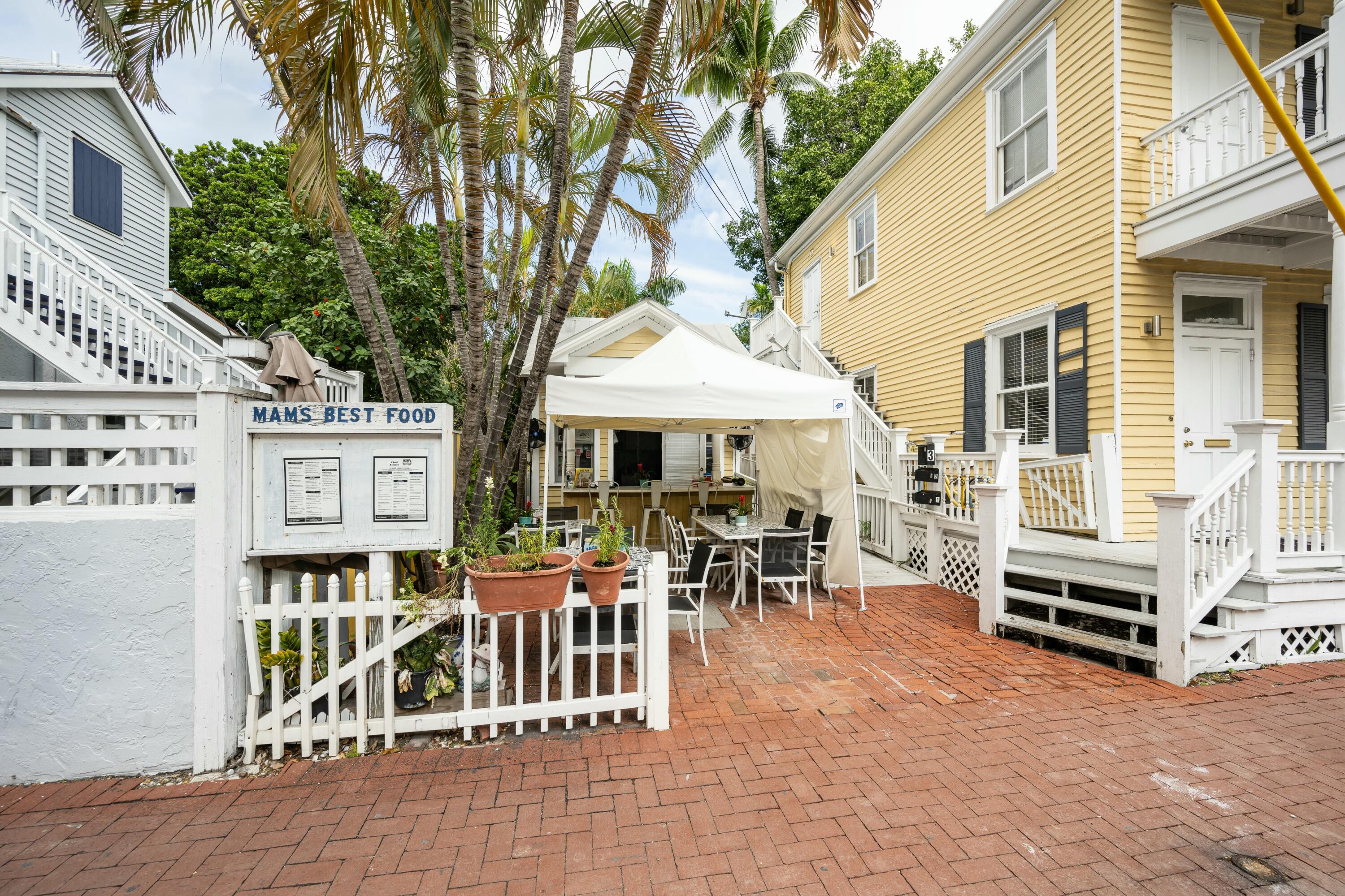 405 Petronia Street