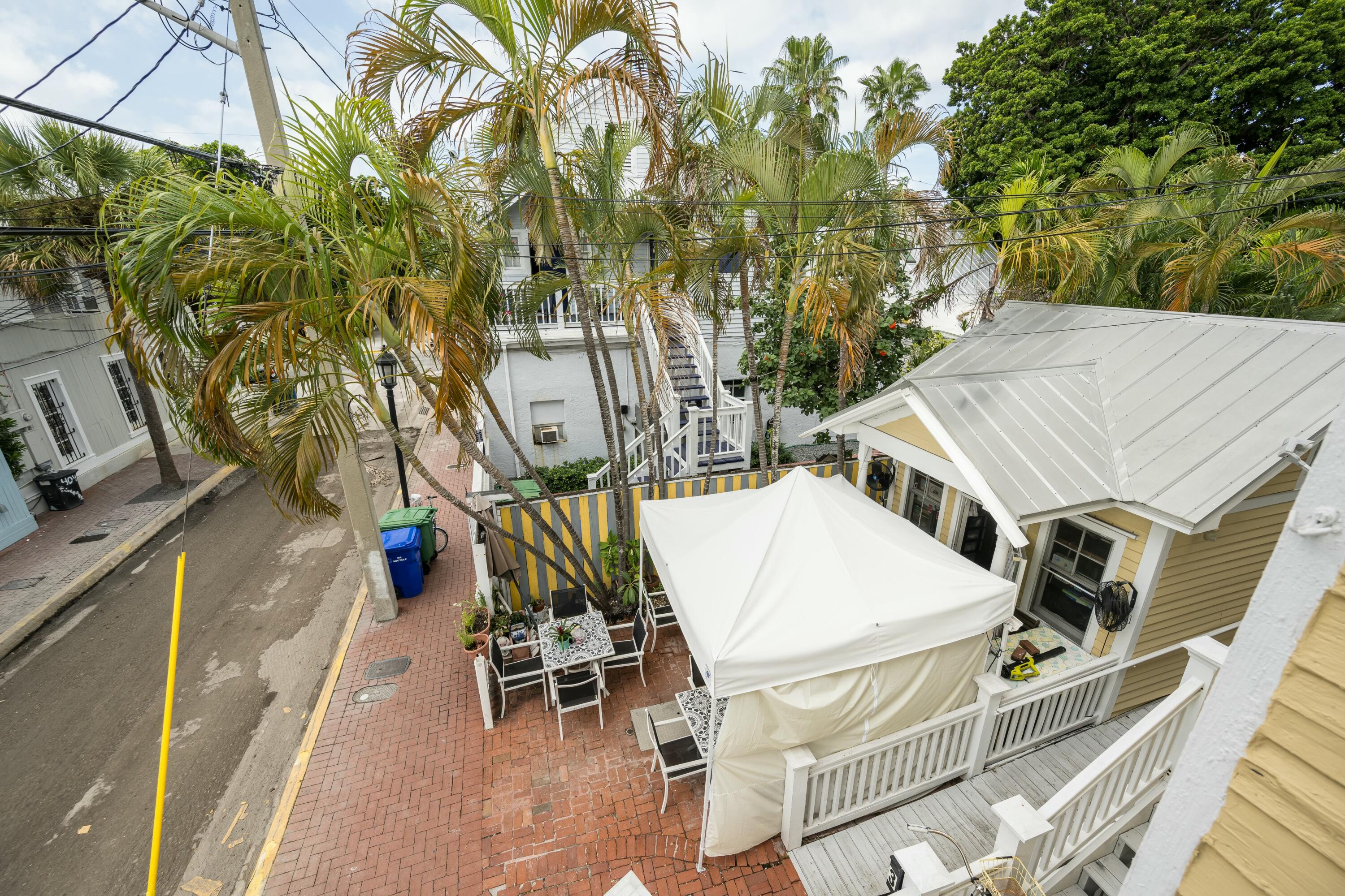 405 Petronia Street