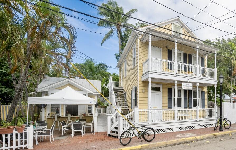 405 Petronia Street