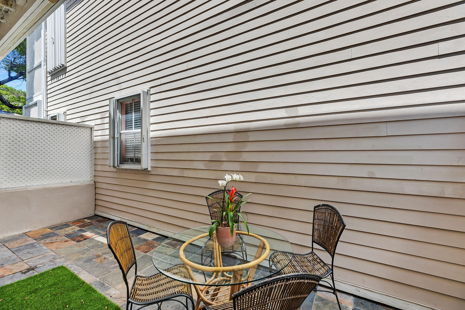 1075 Duval Street Unit: R10