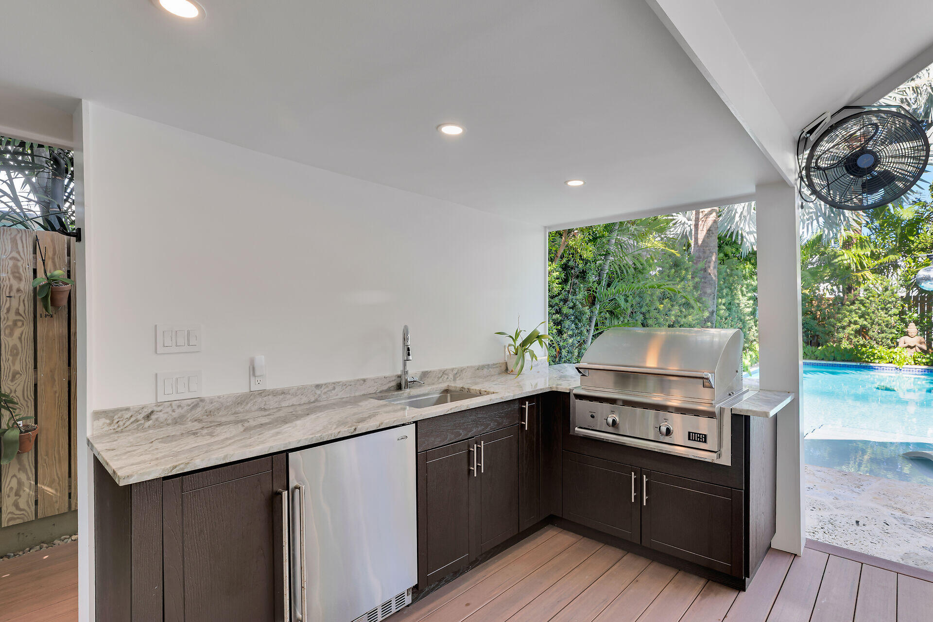 411 Louisa Street