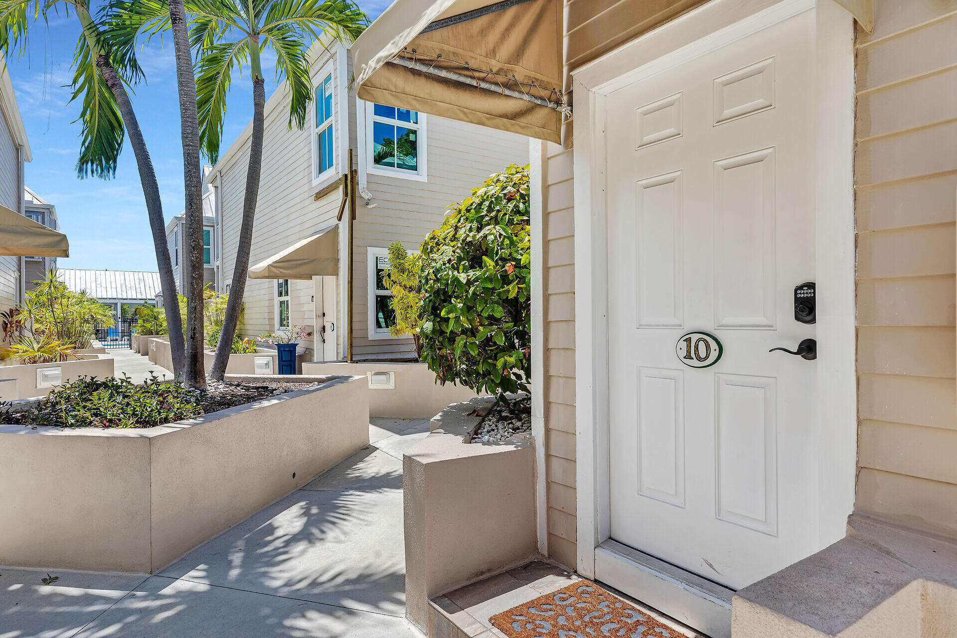 1075 Duval Street Unit: APT R10