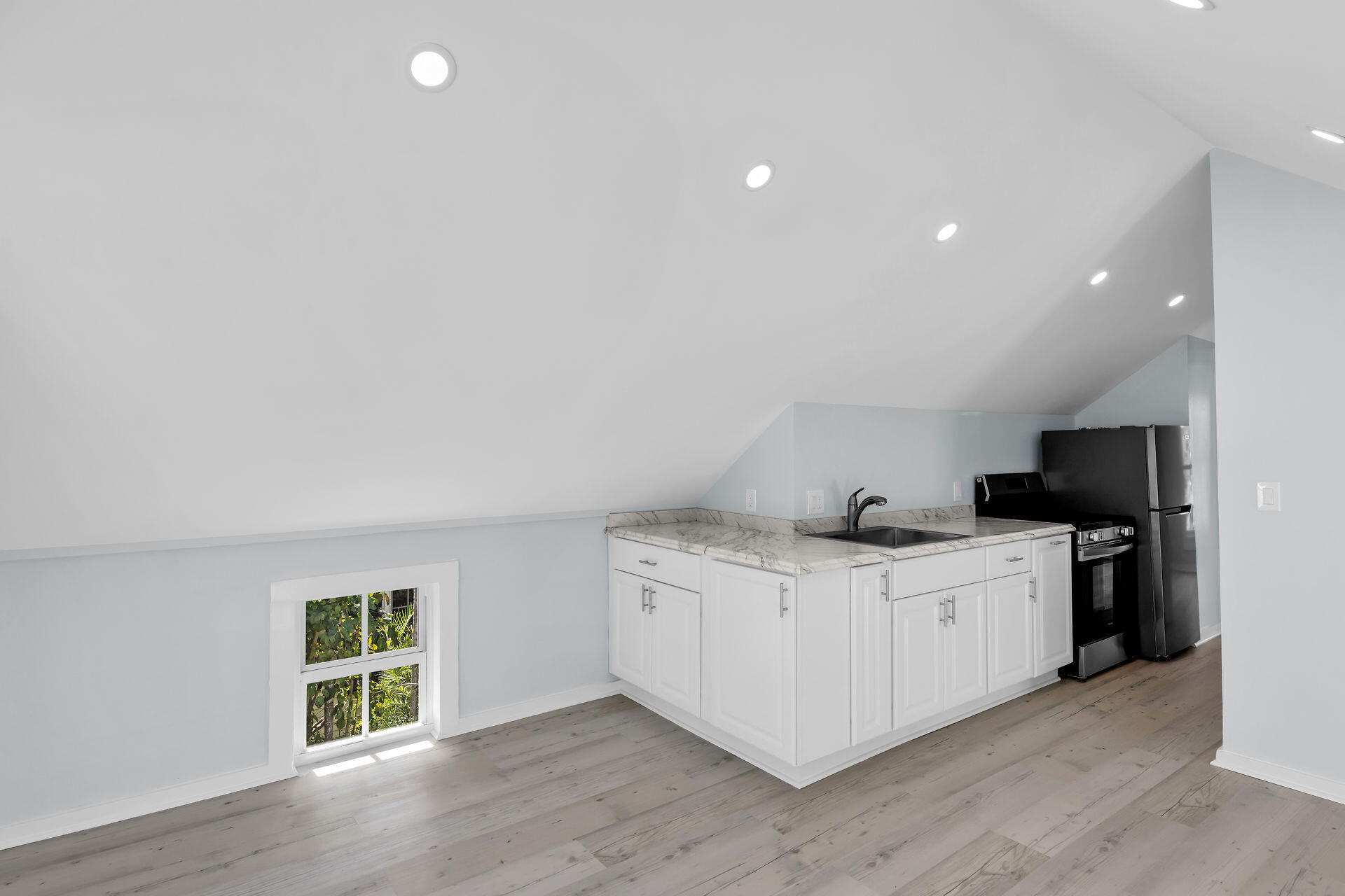 1420 Petronia Street Unit: 2