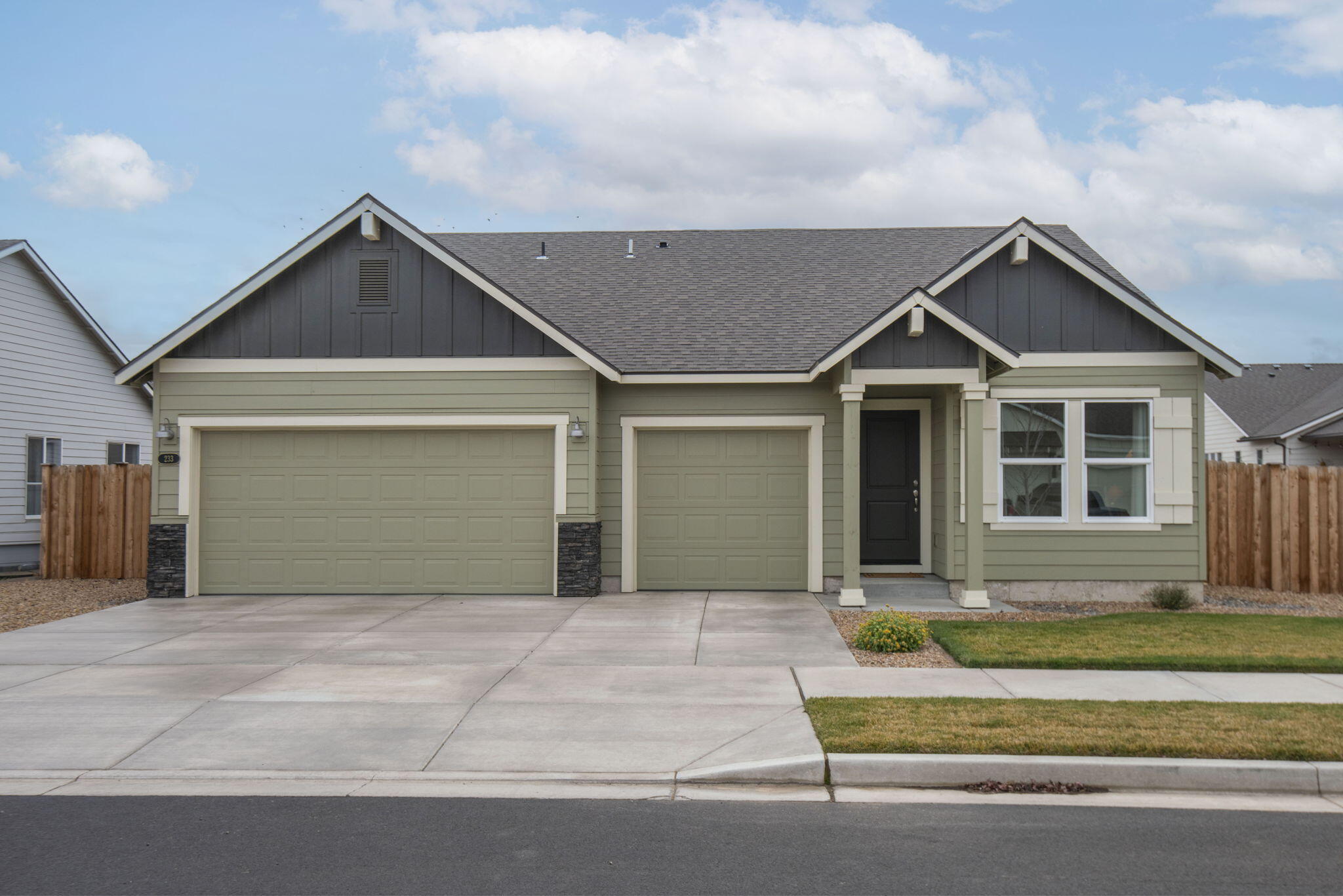 233 NW Double Eagle Avenue