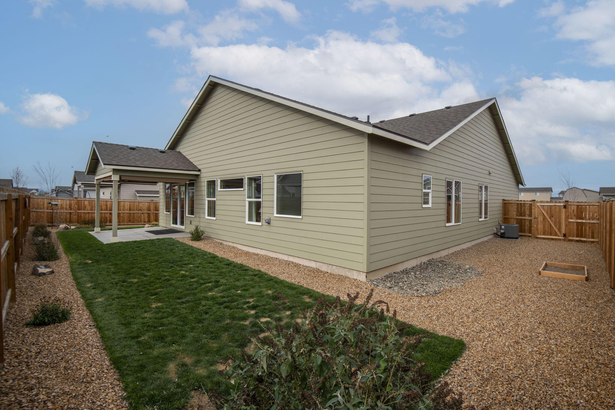 233 NW Double Eagle Avenue