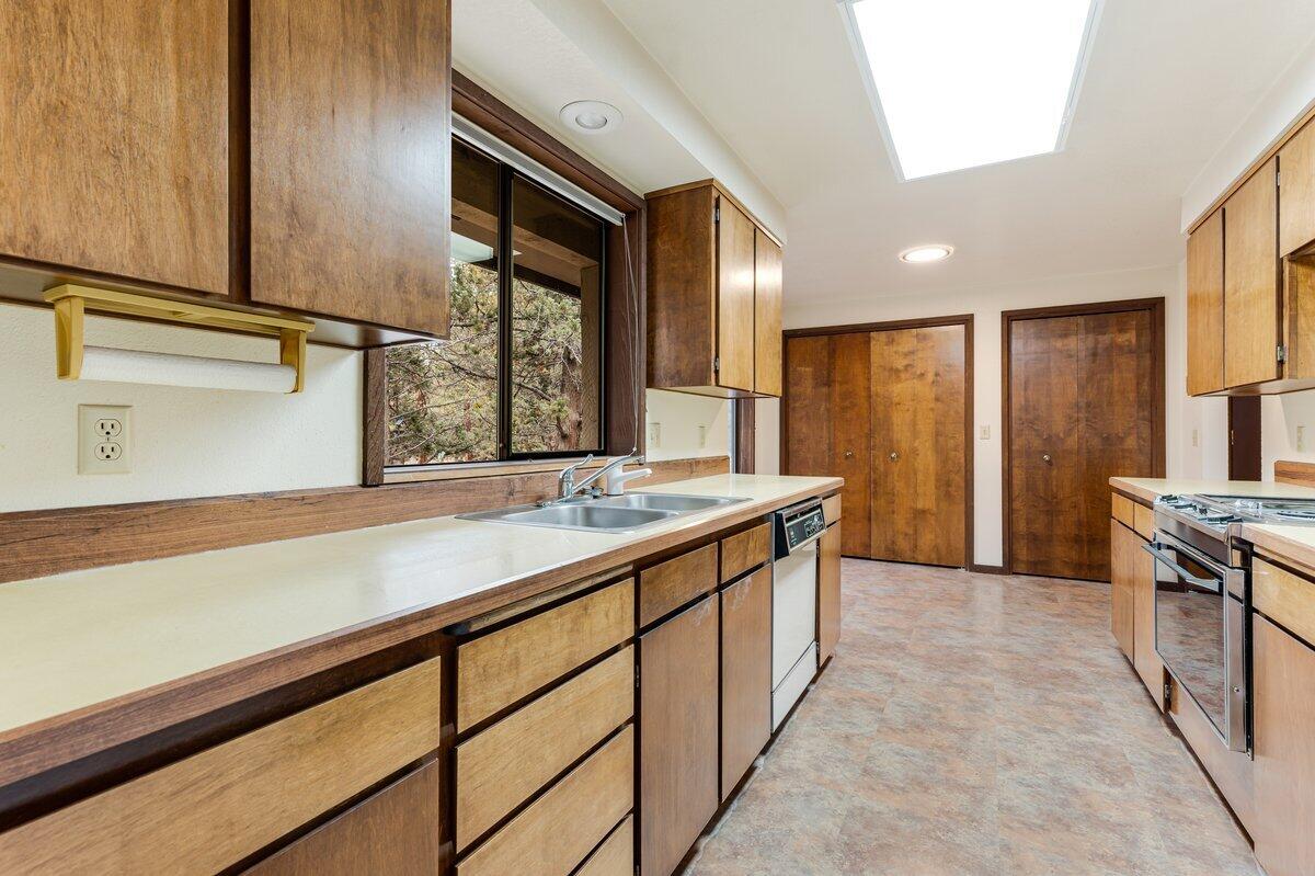 4059 NW Lower Village Road