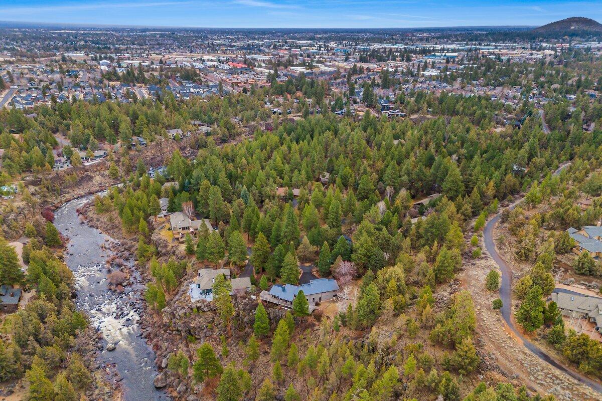 4059 NW Lower Village Road
