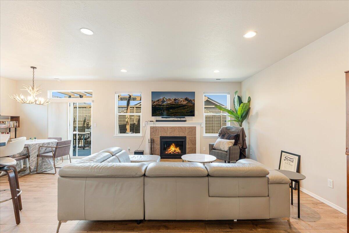 2764 NE Spring Water Place