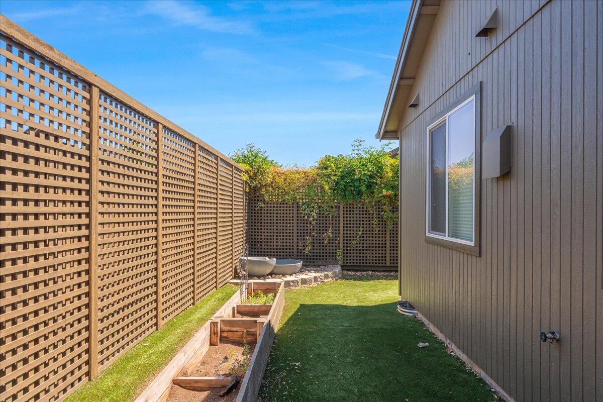 2764 NE Spring Water Place