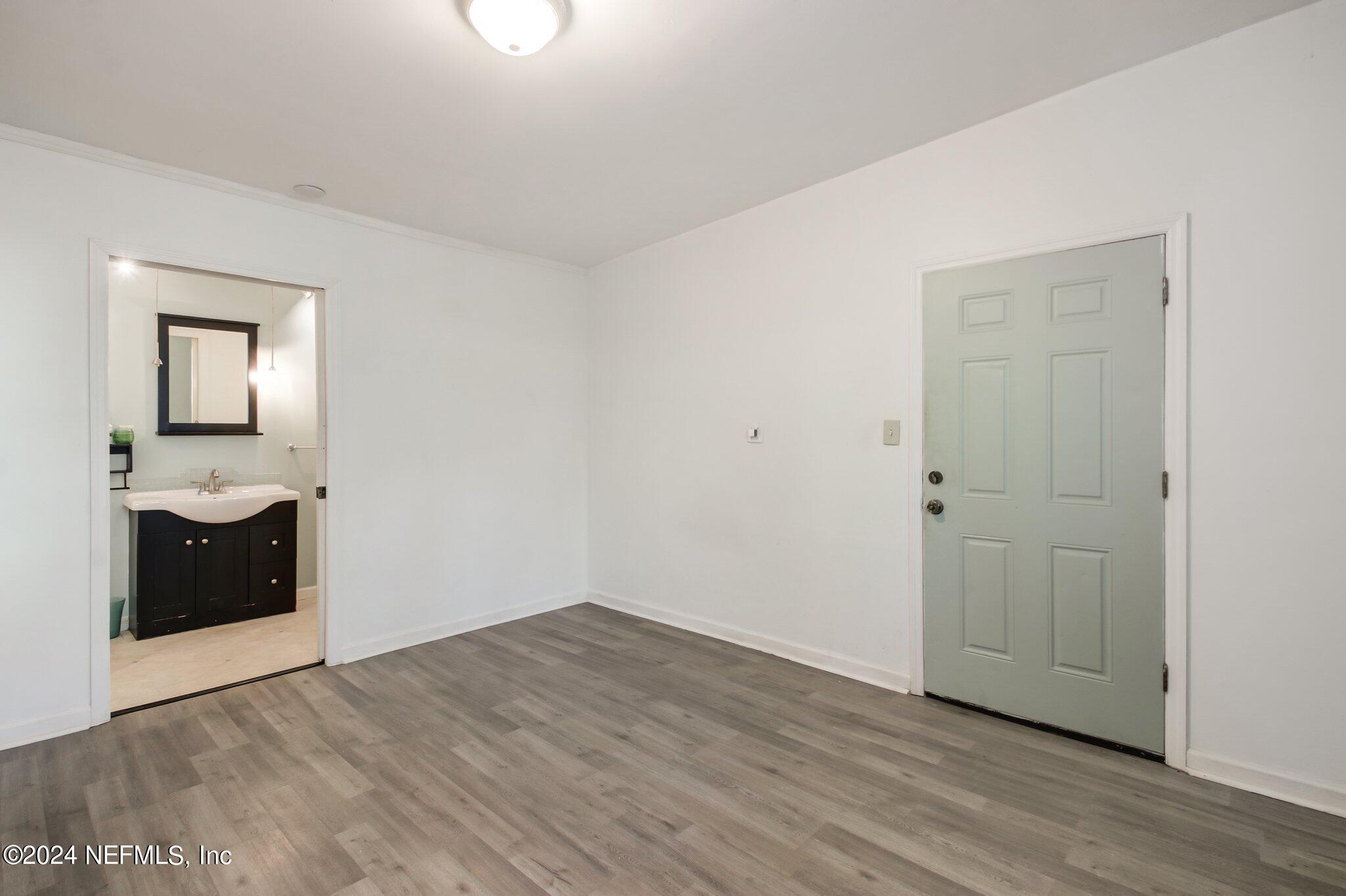 36 W 6TH Street