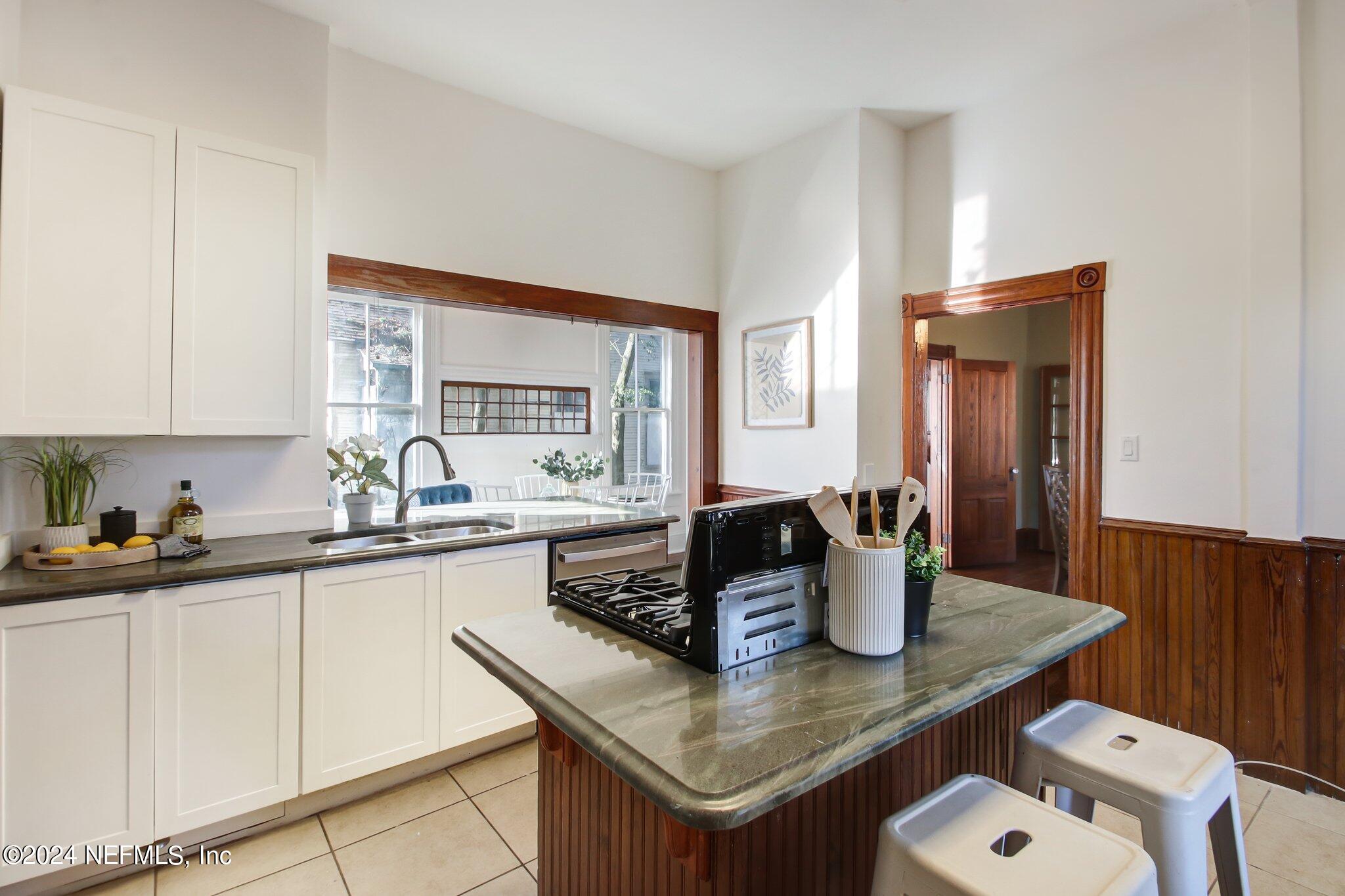 36 W 6TH Street