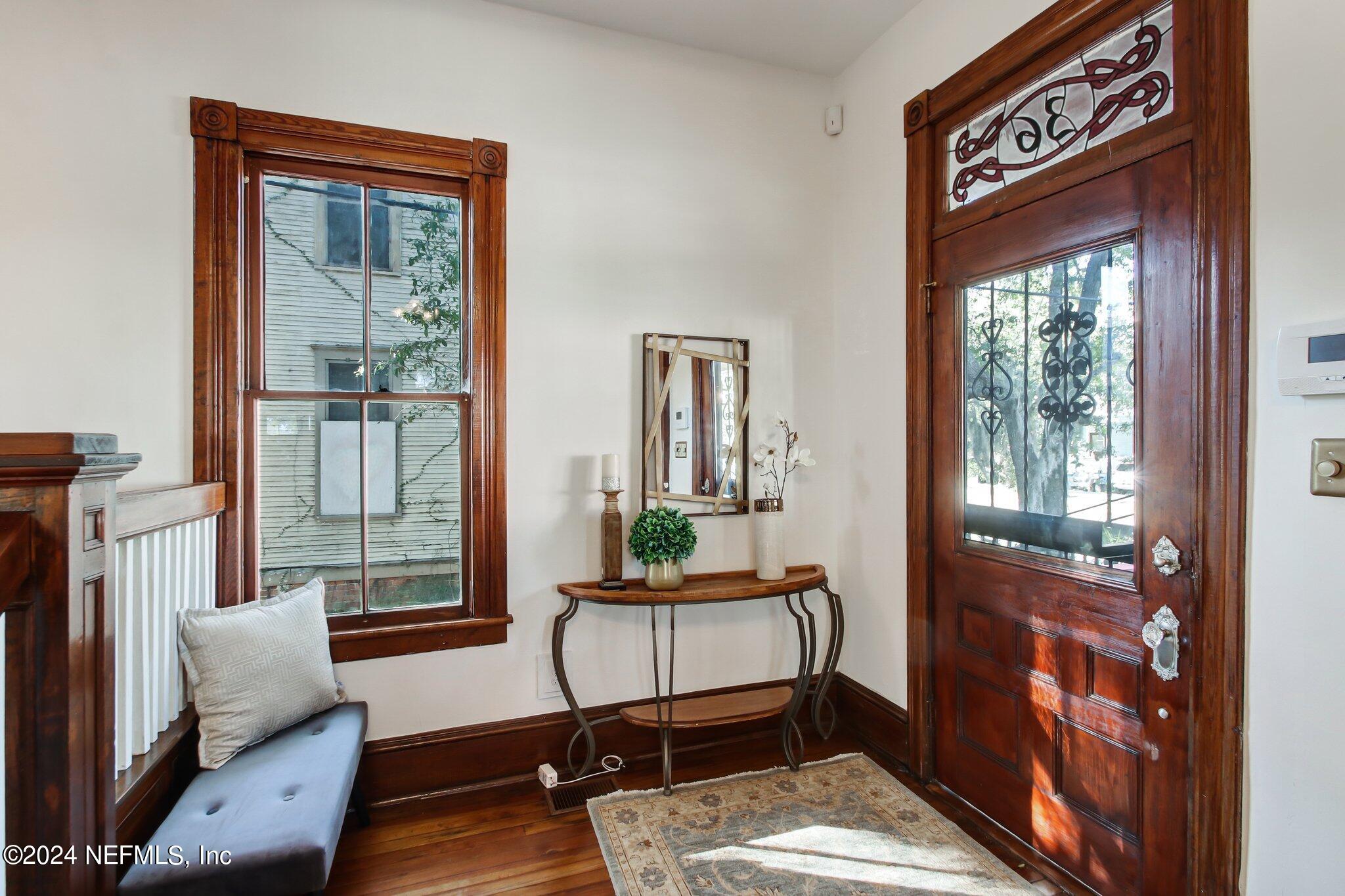36 W 6TH Street