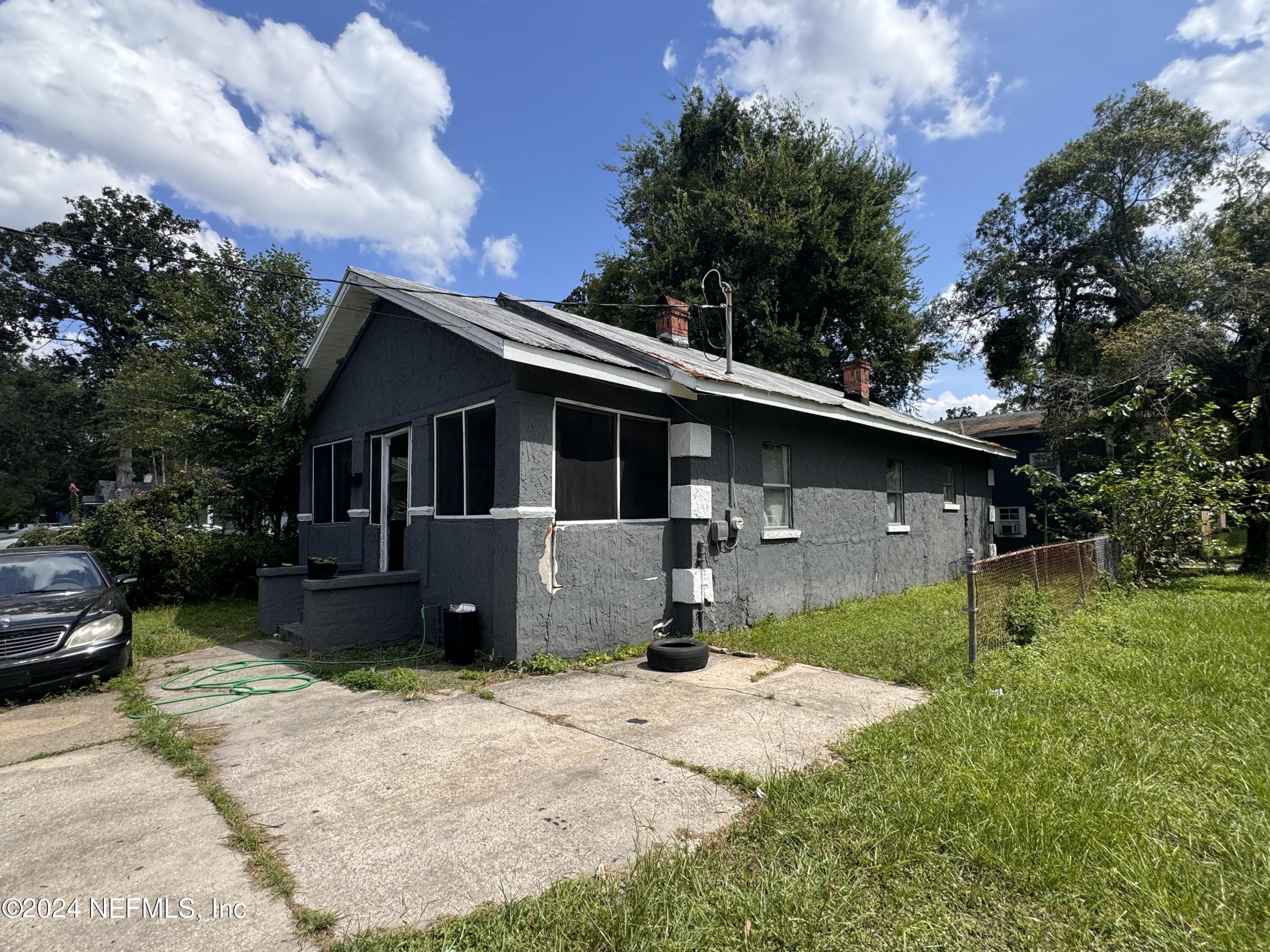 1598 W 22ND Street