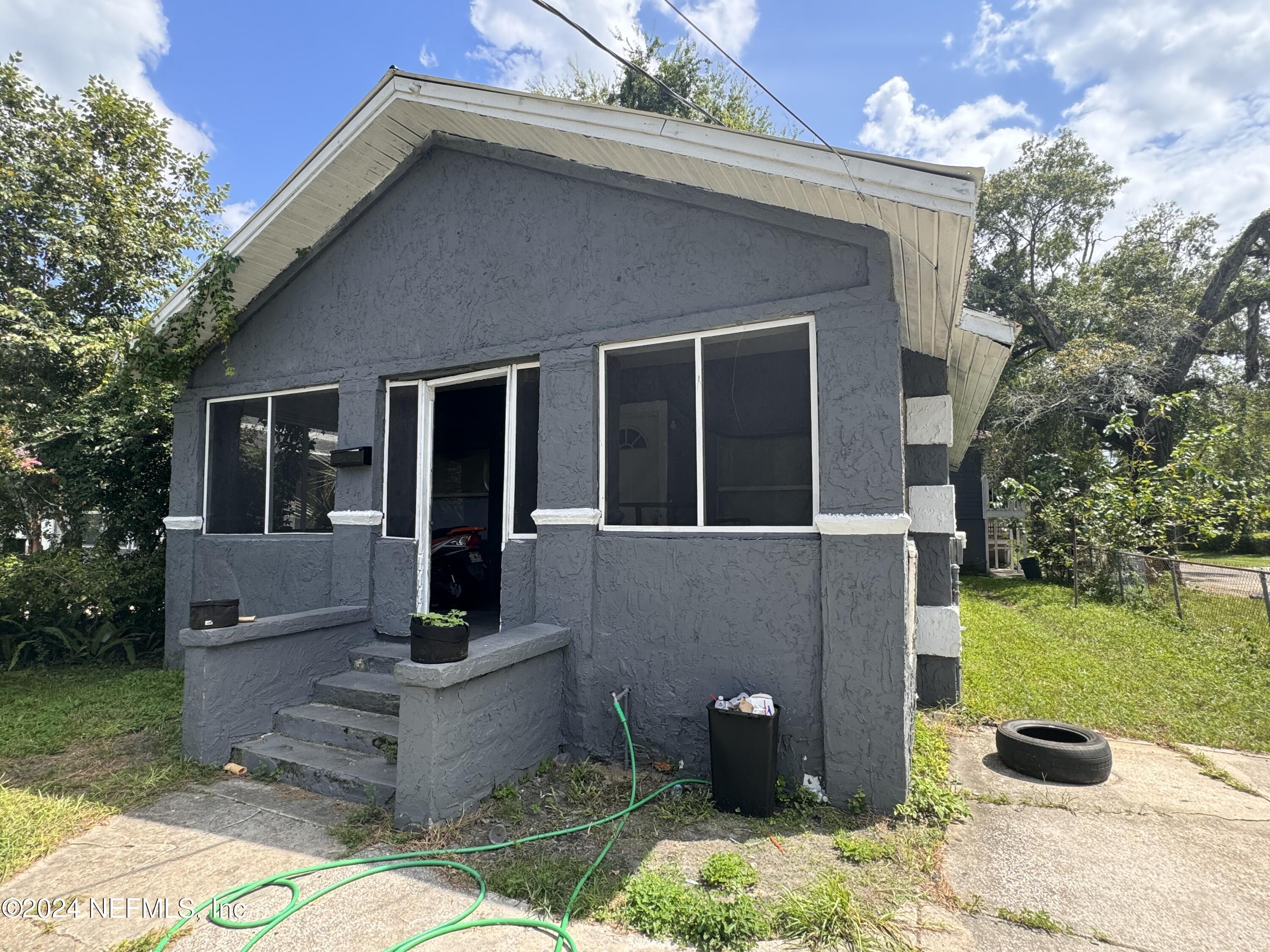 1598 W 22ND Street