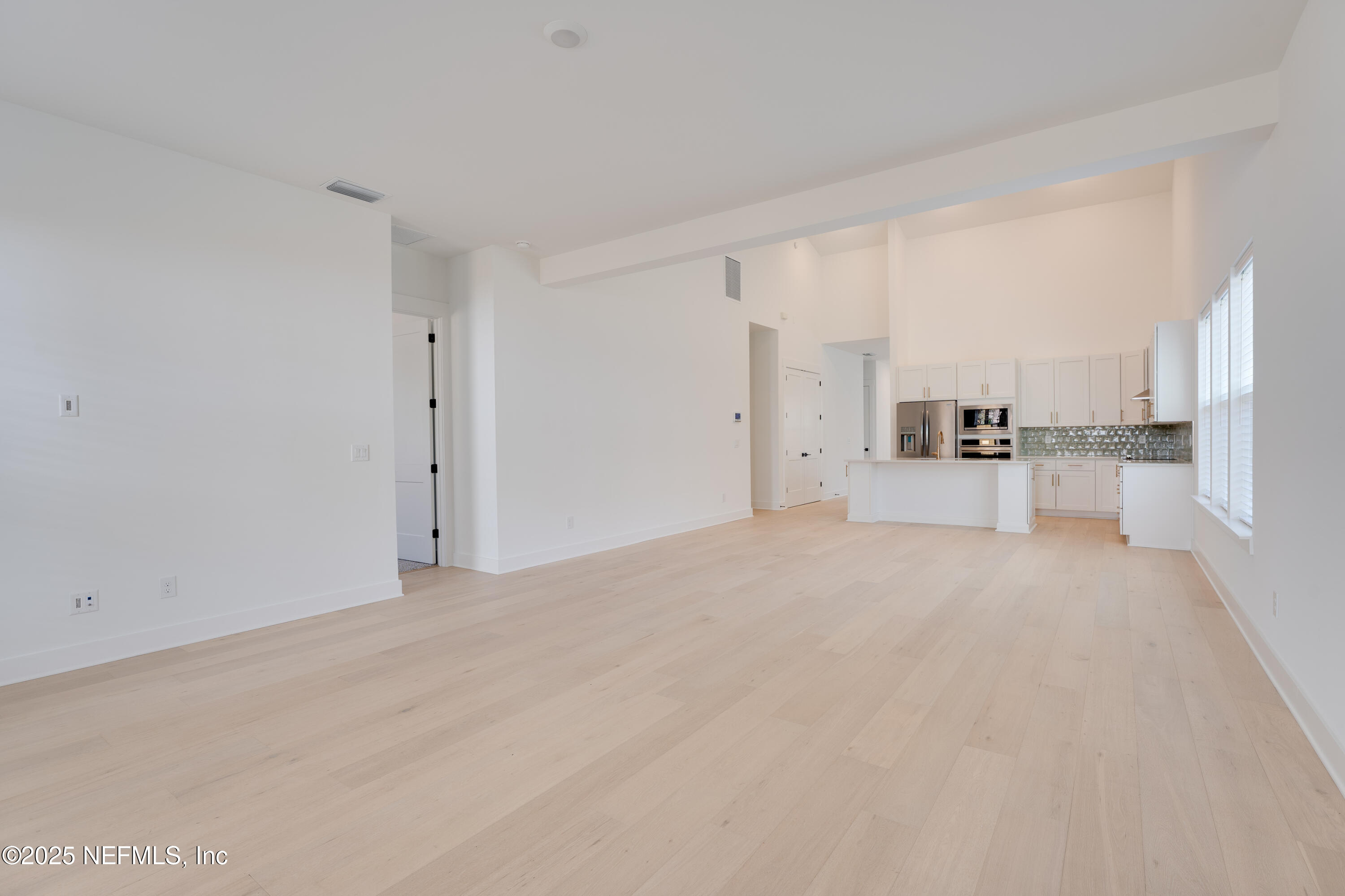 451 E 7TH Street