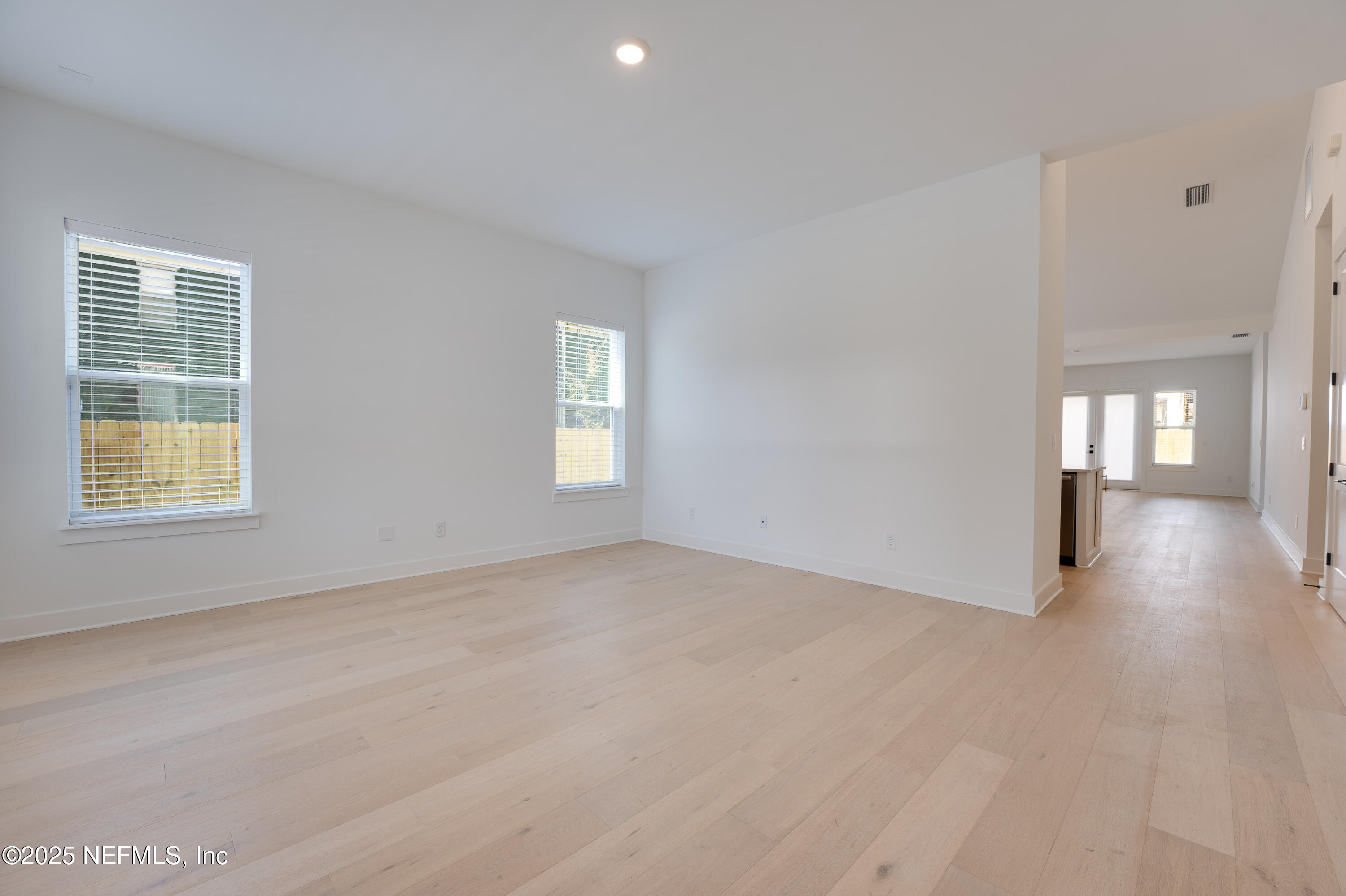 451 E 7TH Street