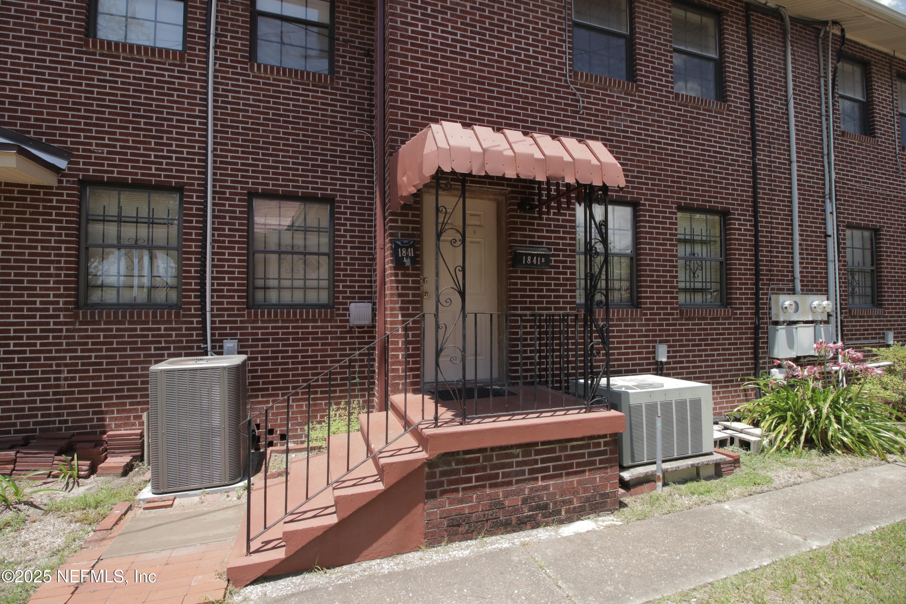 1843 HUBBARD Street