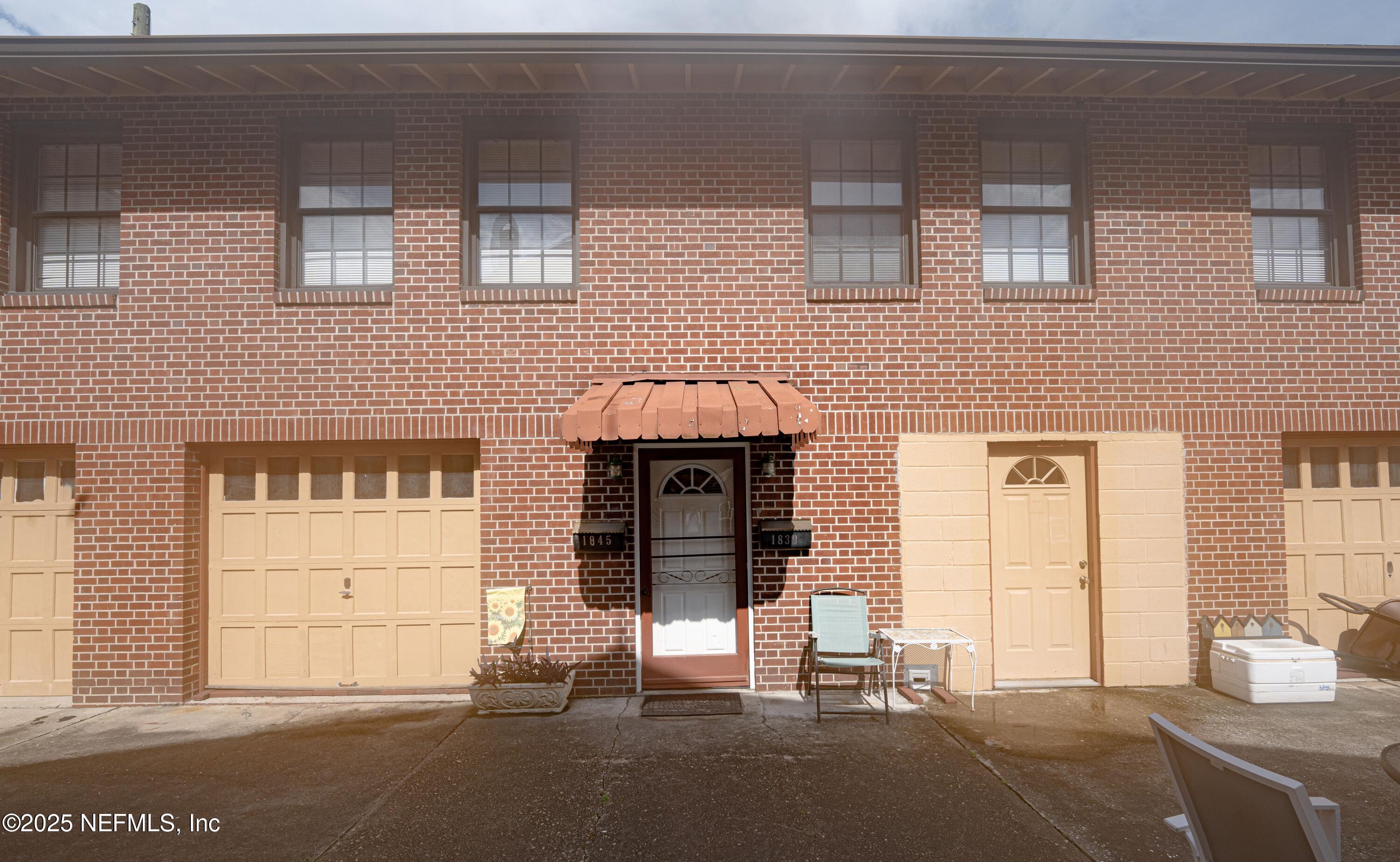 1843 HUBBARD Street