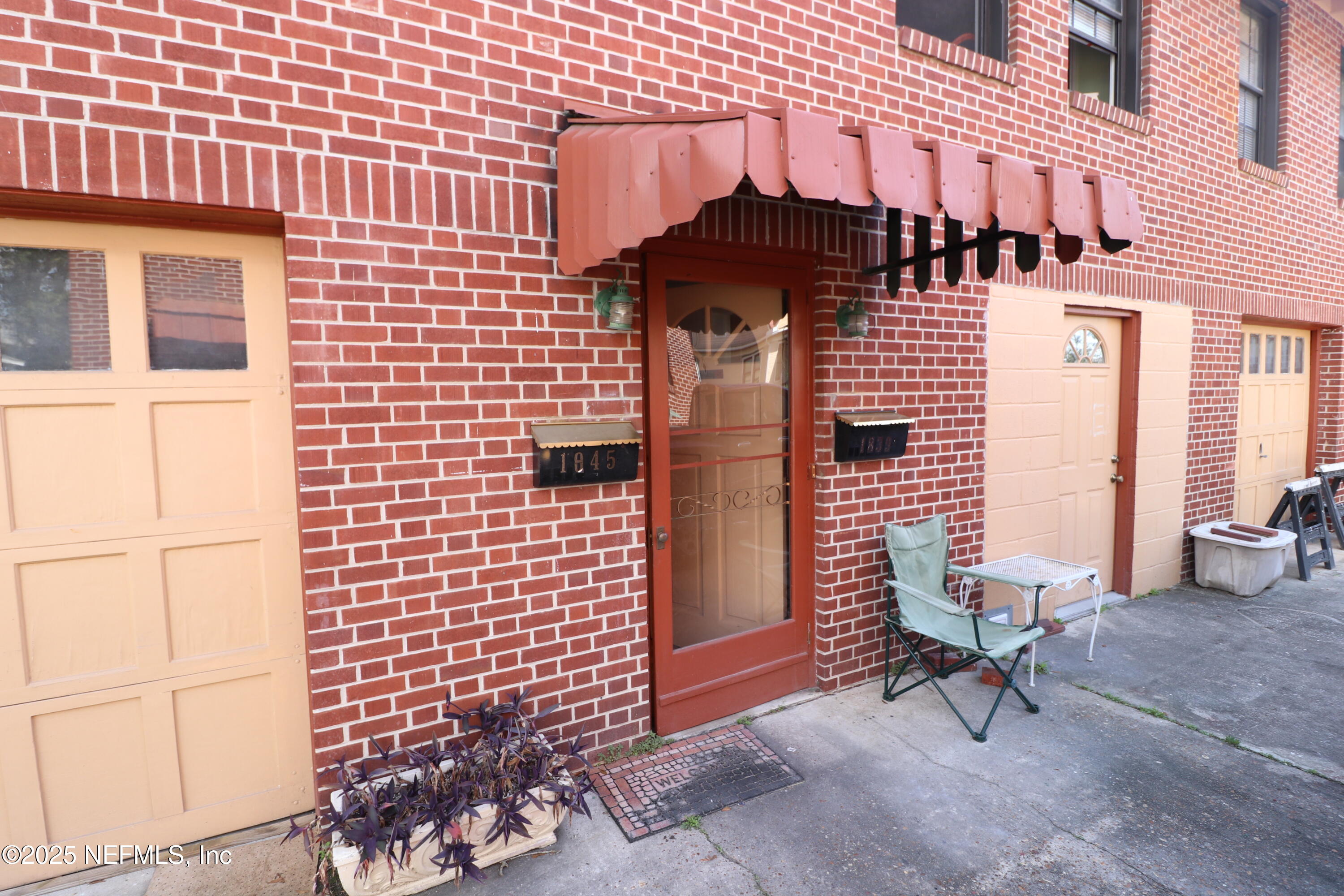 1843 HUBBARD Street
