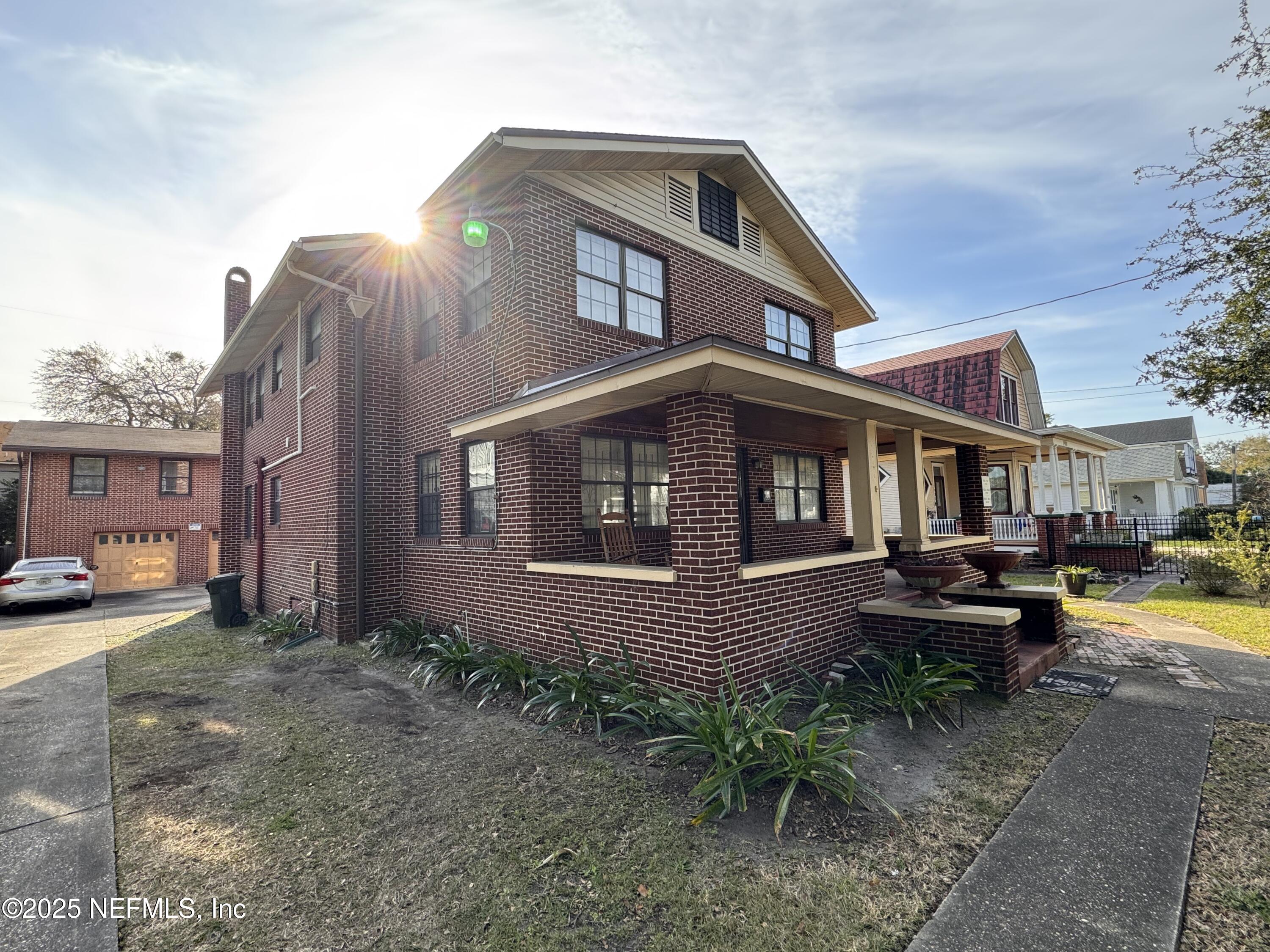 1843 HUBBARD Street