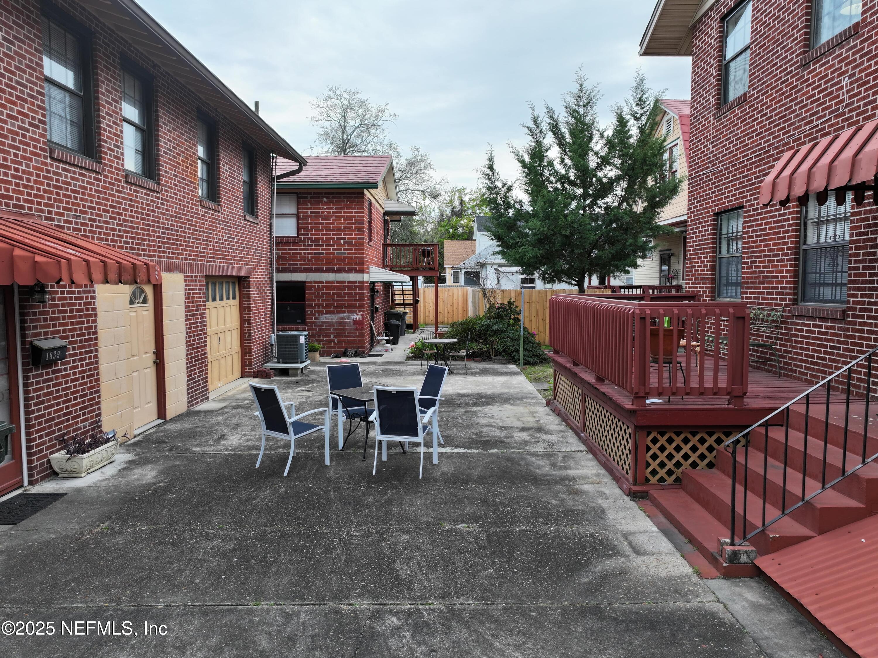 1843 HUBBARD Street