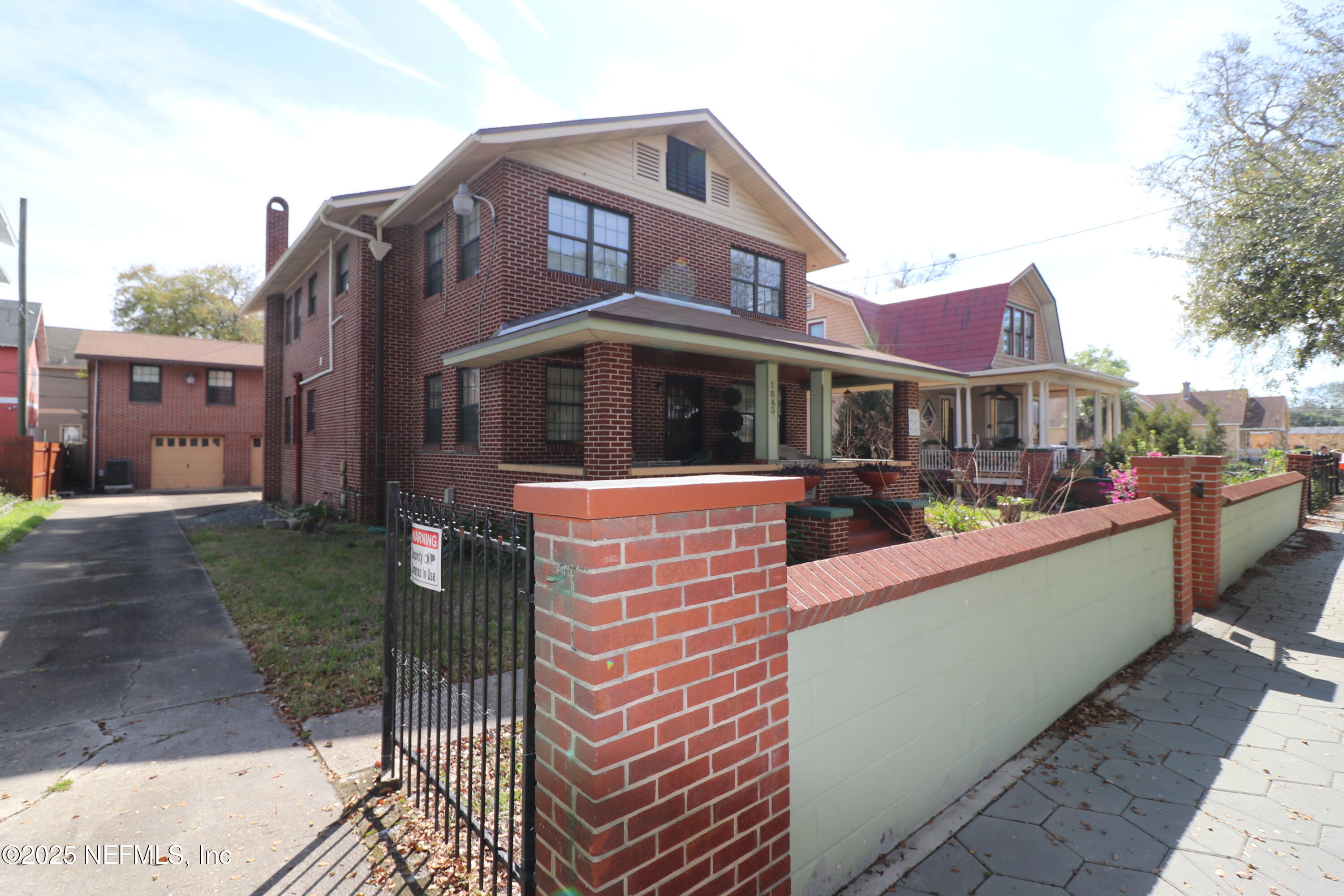 1843 HUBBARD Street