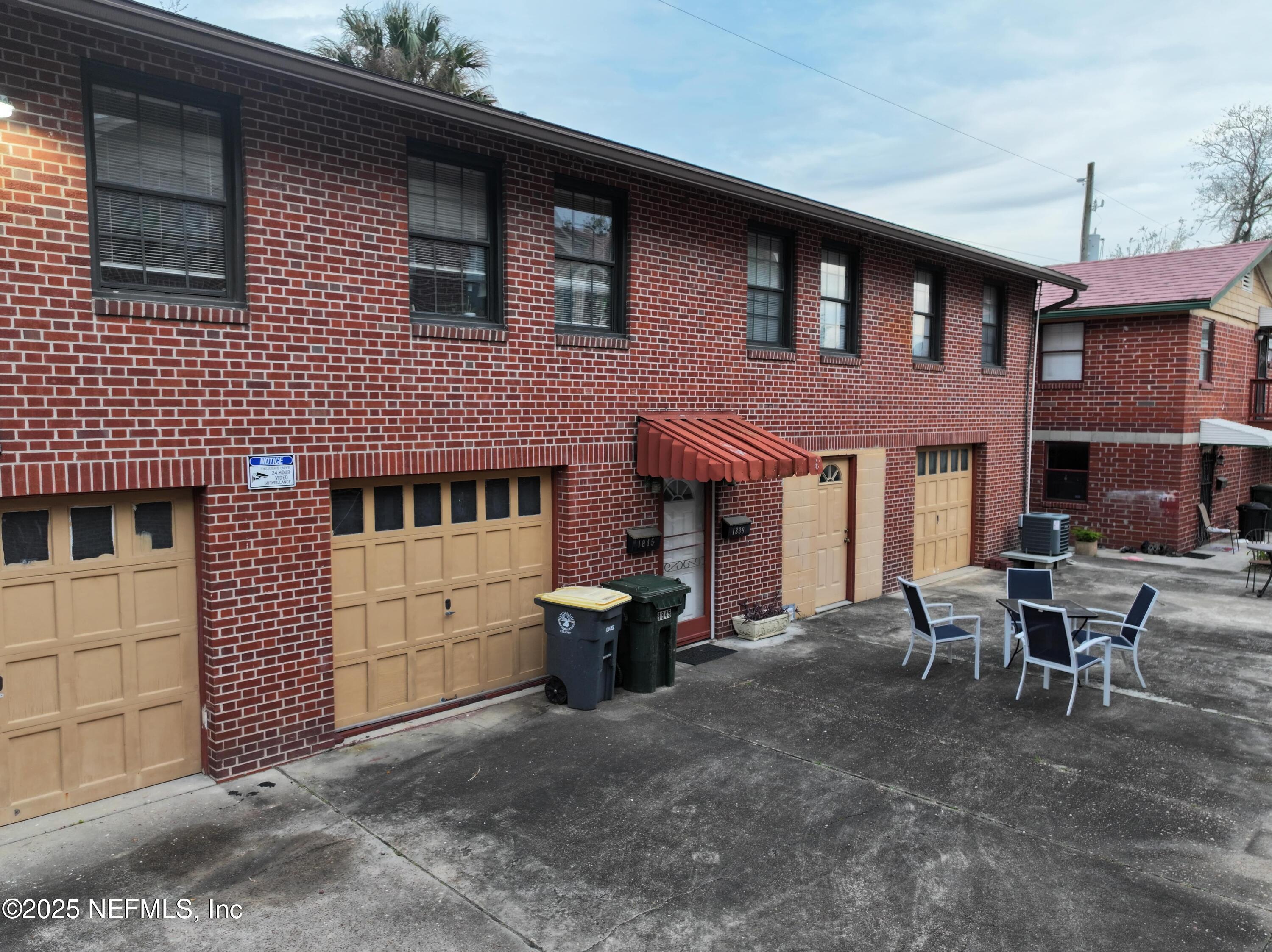 1843 HUBBARD Street
