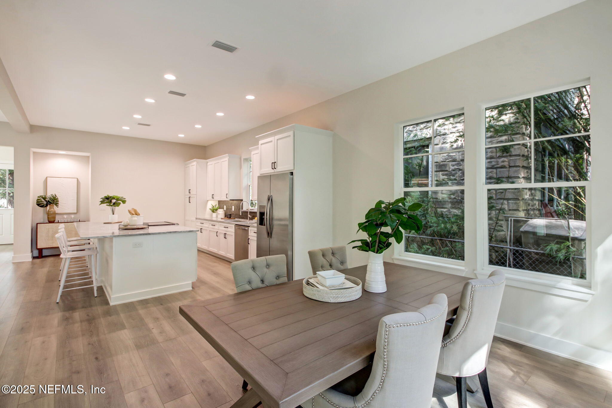 426 E 5TH Street