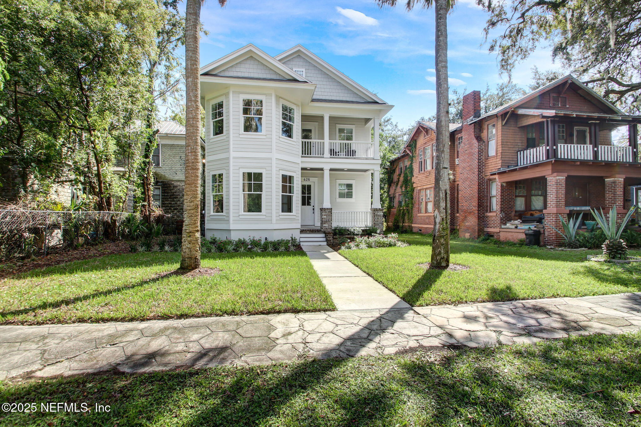 426 E 5TH Street
