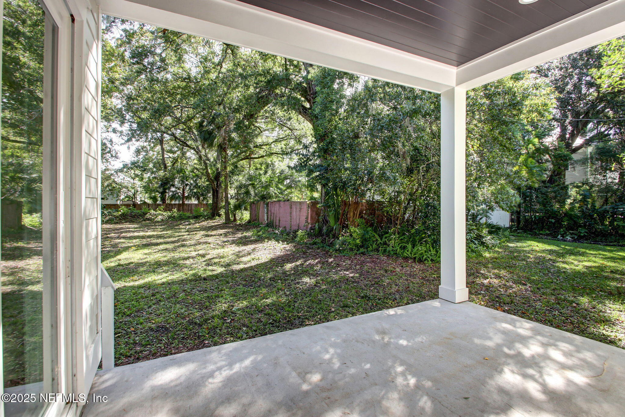 426 E 5TH Street