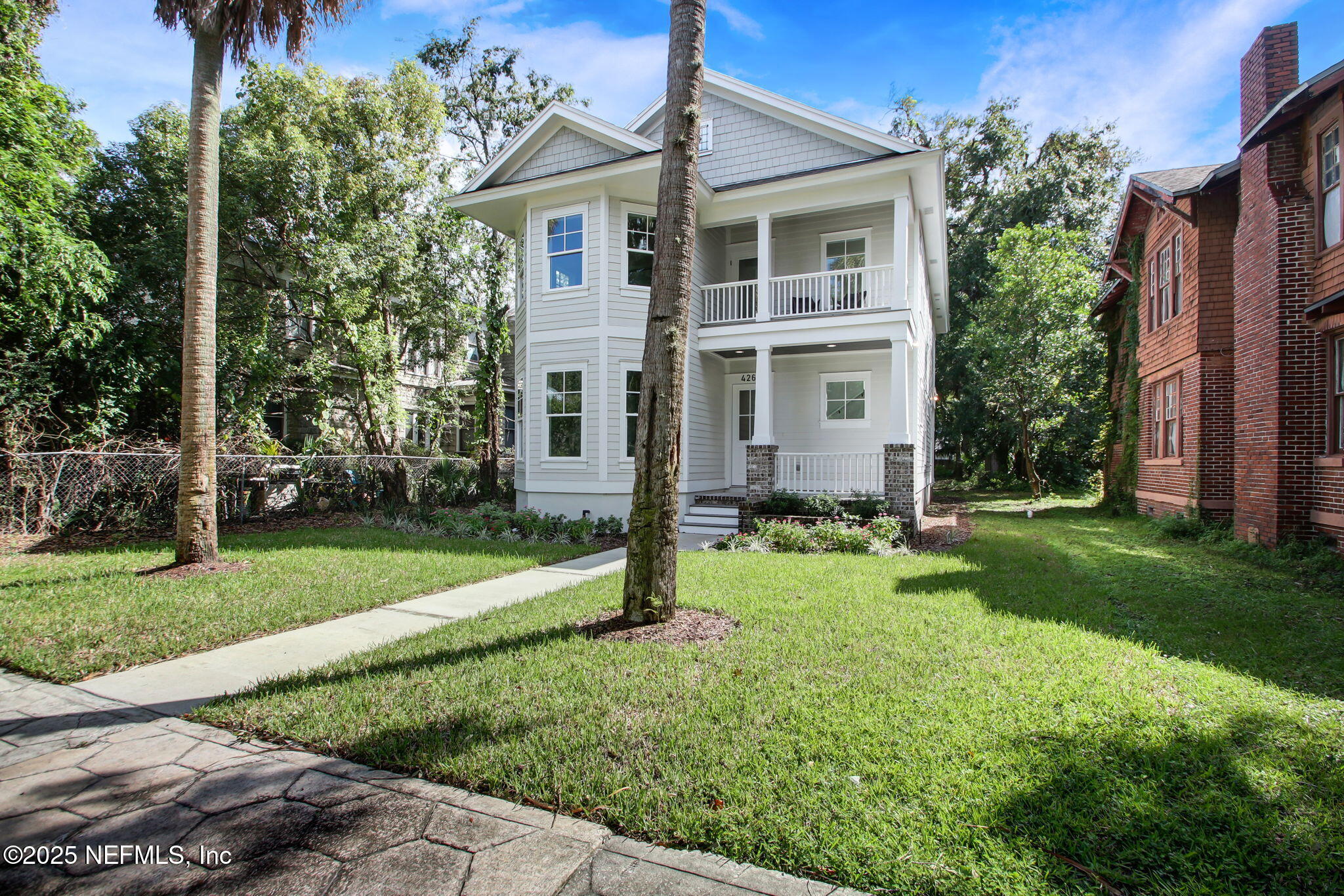 426 E 5TH Street