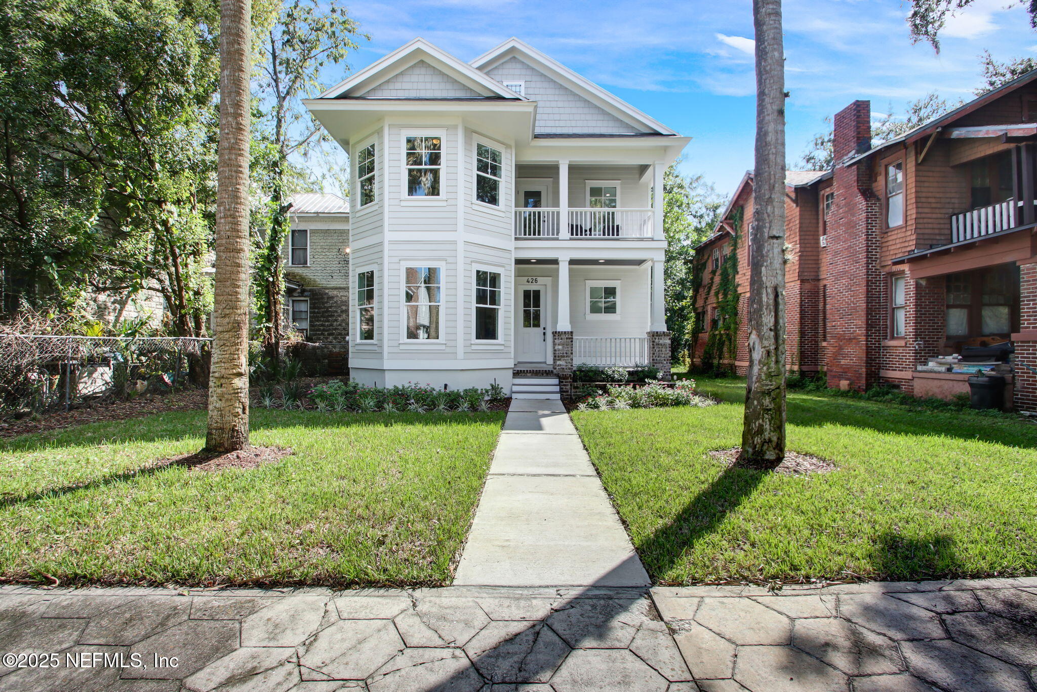 426 E 5TH Street