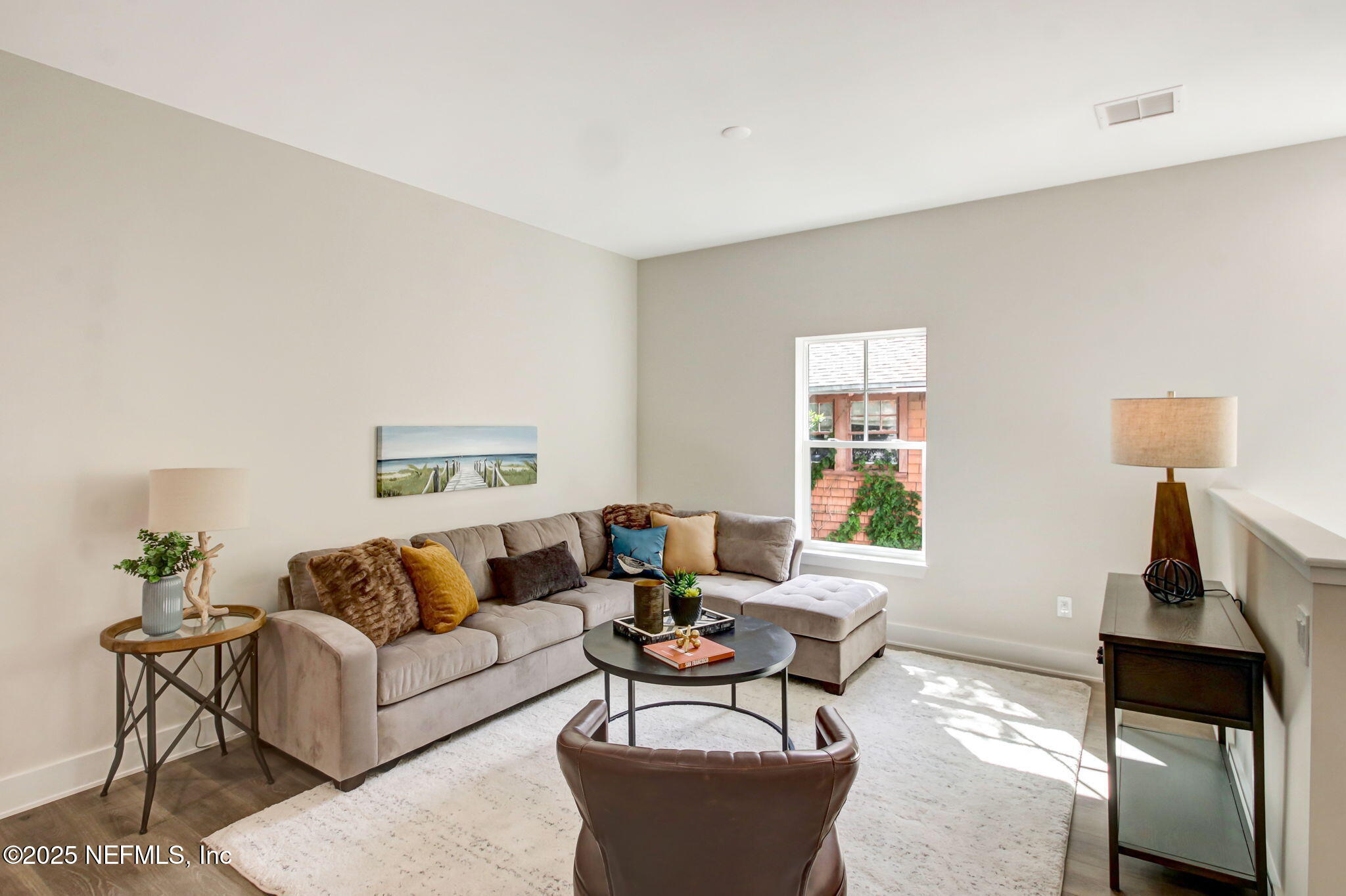 426 E 5TH Street