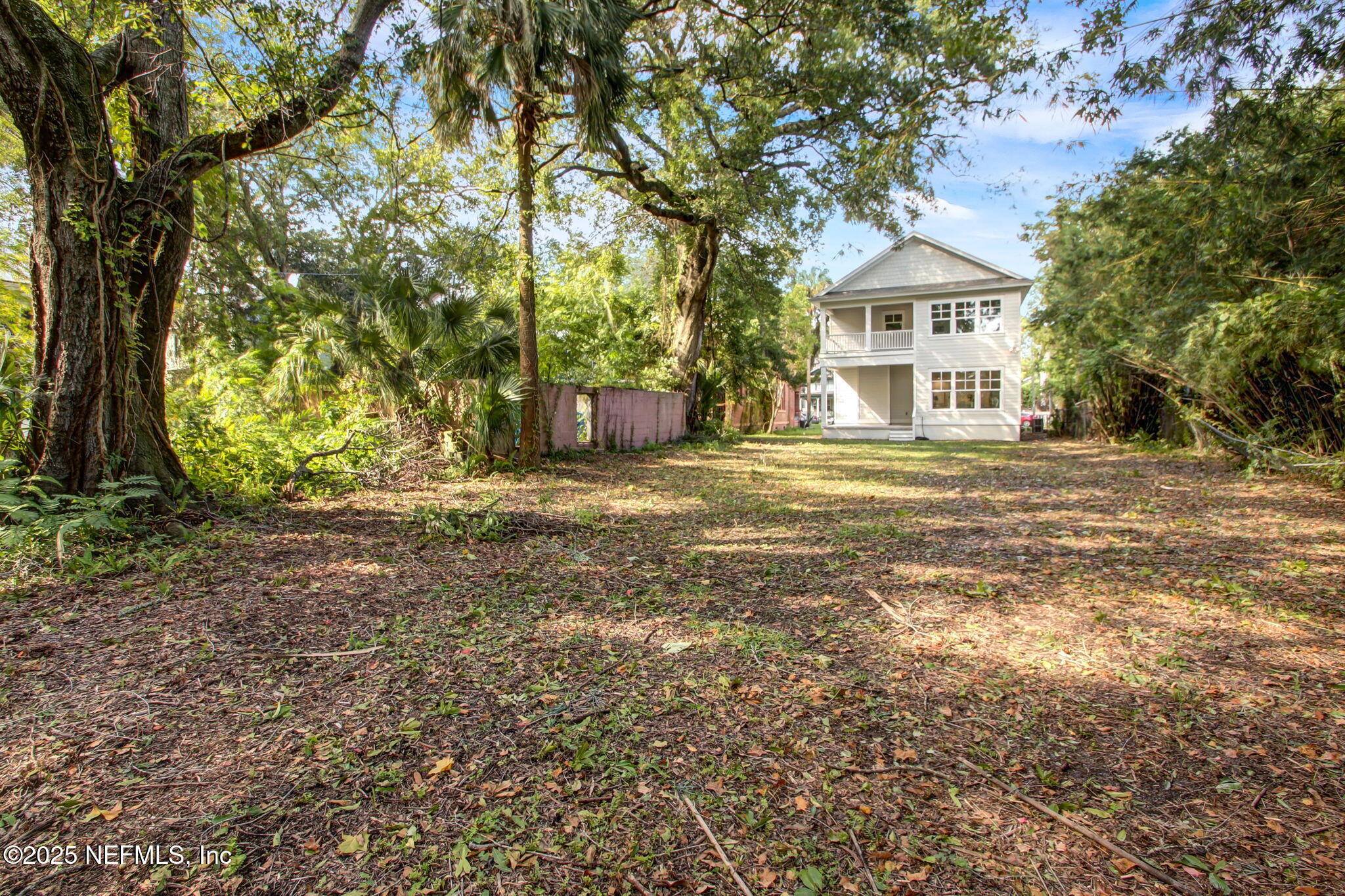 426 E 5TH Street