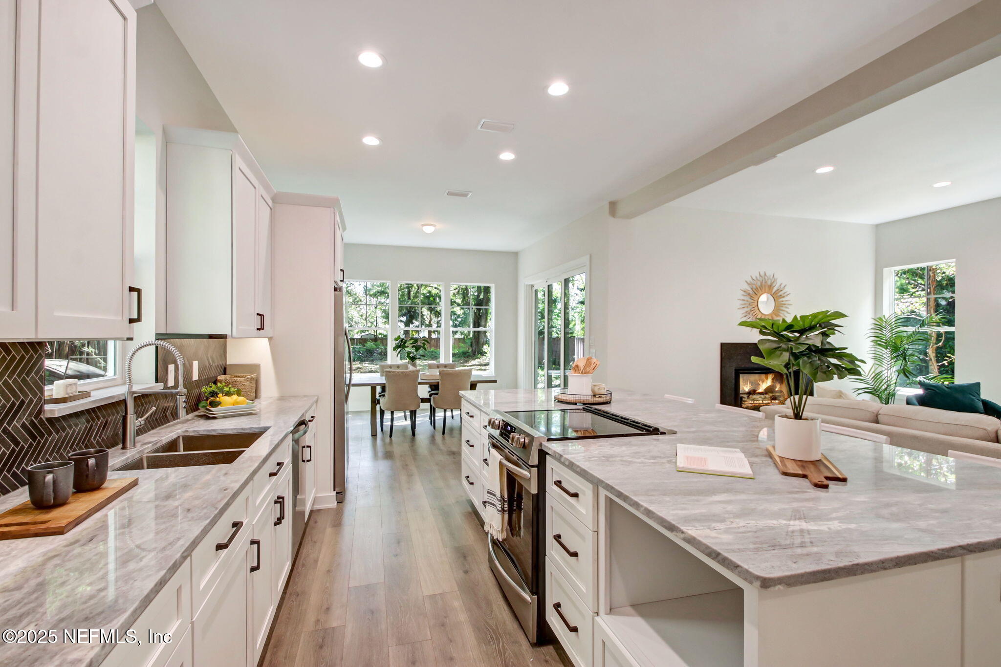 426 E 5TH Street