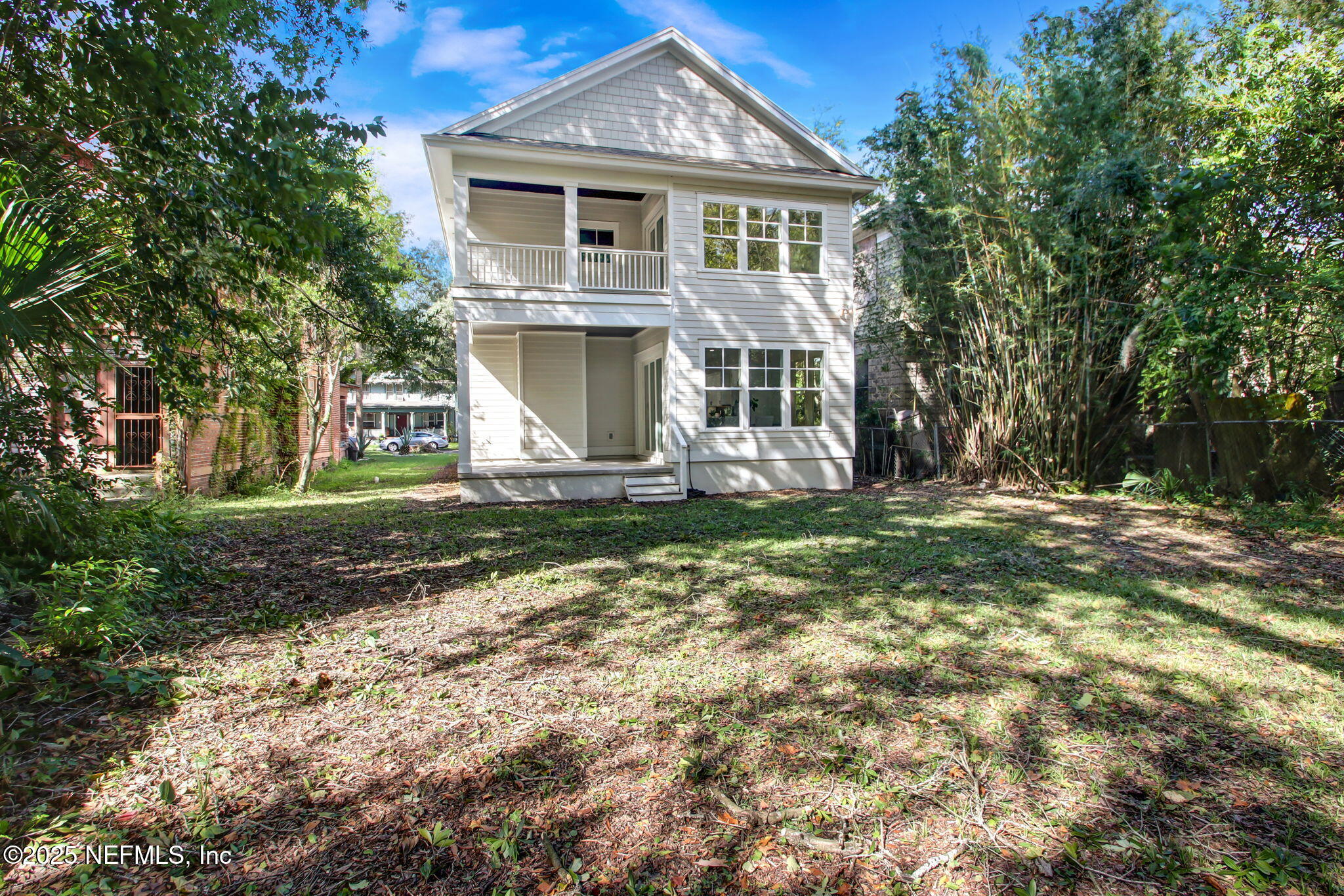 426 E 5TH Street