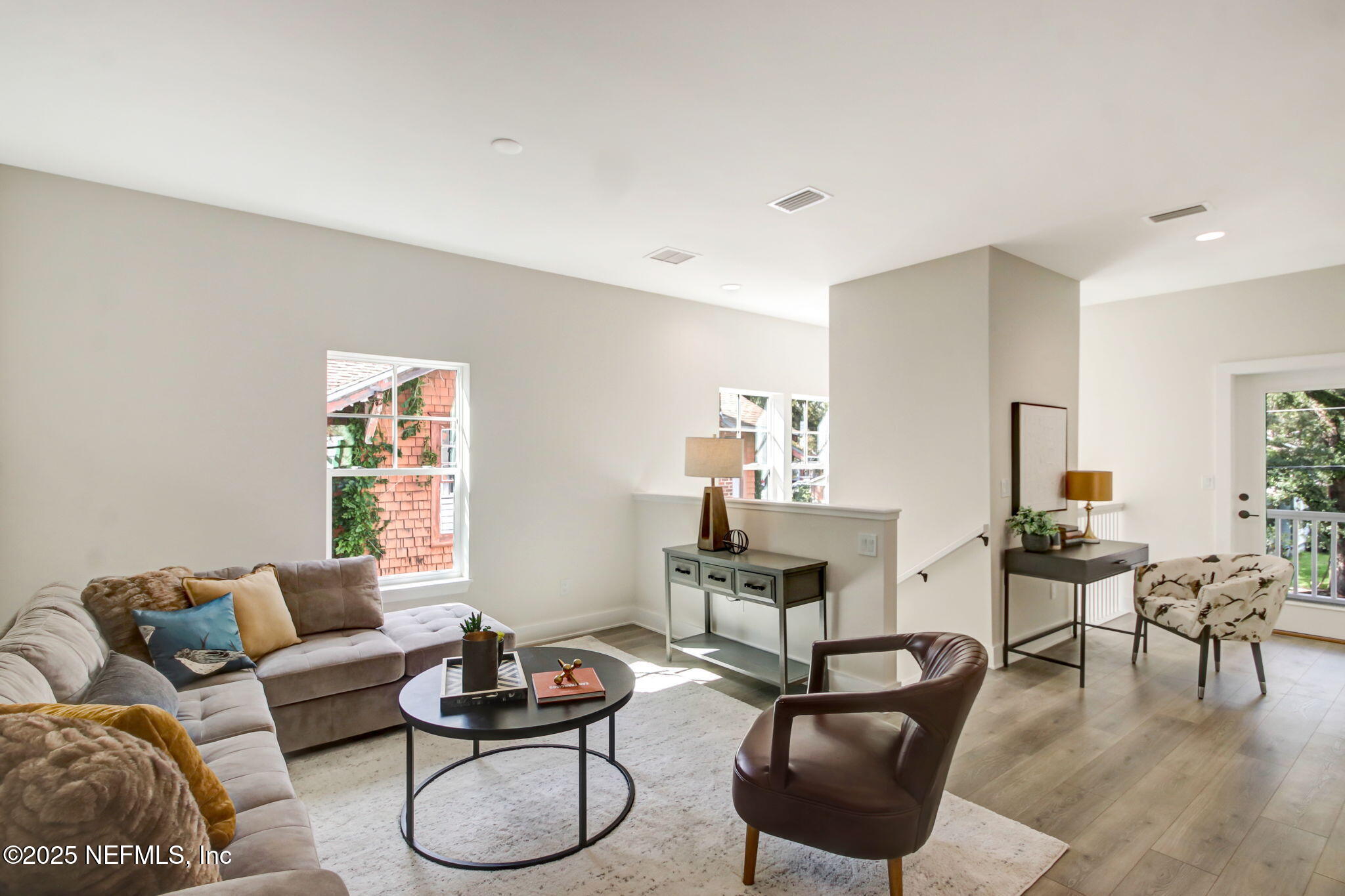 426 E 5TH Street