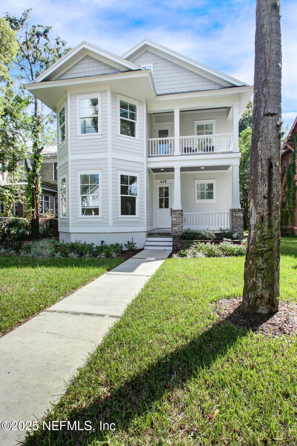 426 E 5TH Street