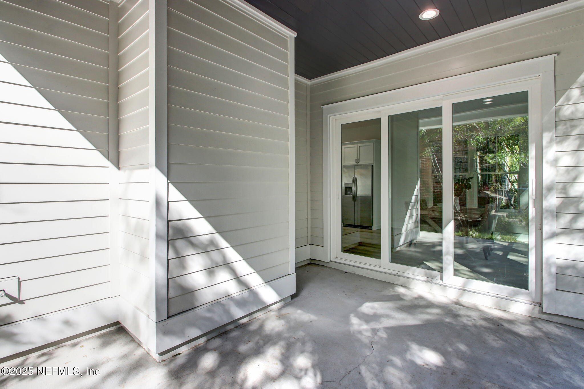 426 E 5TH Street