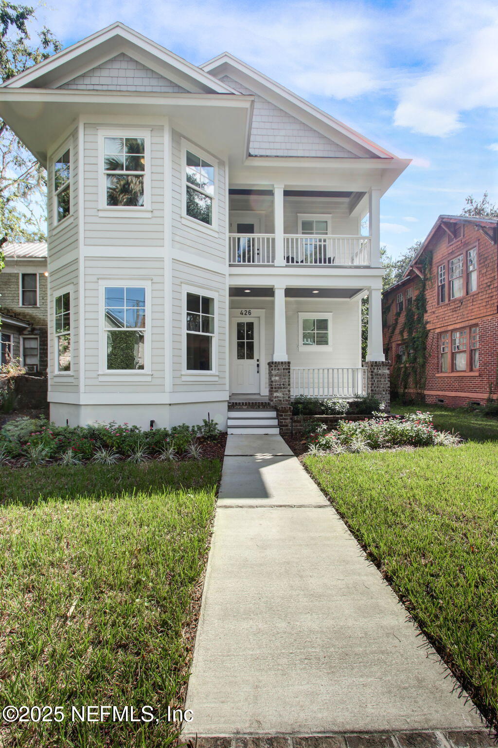 426 E 5TH Street