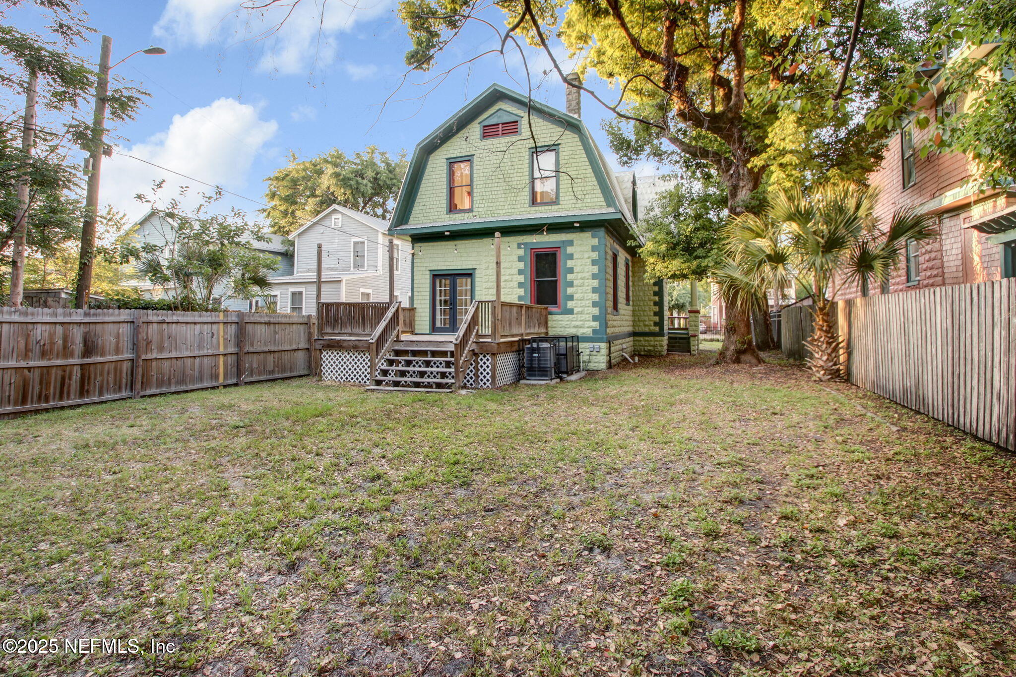 422 E 3RD Street