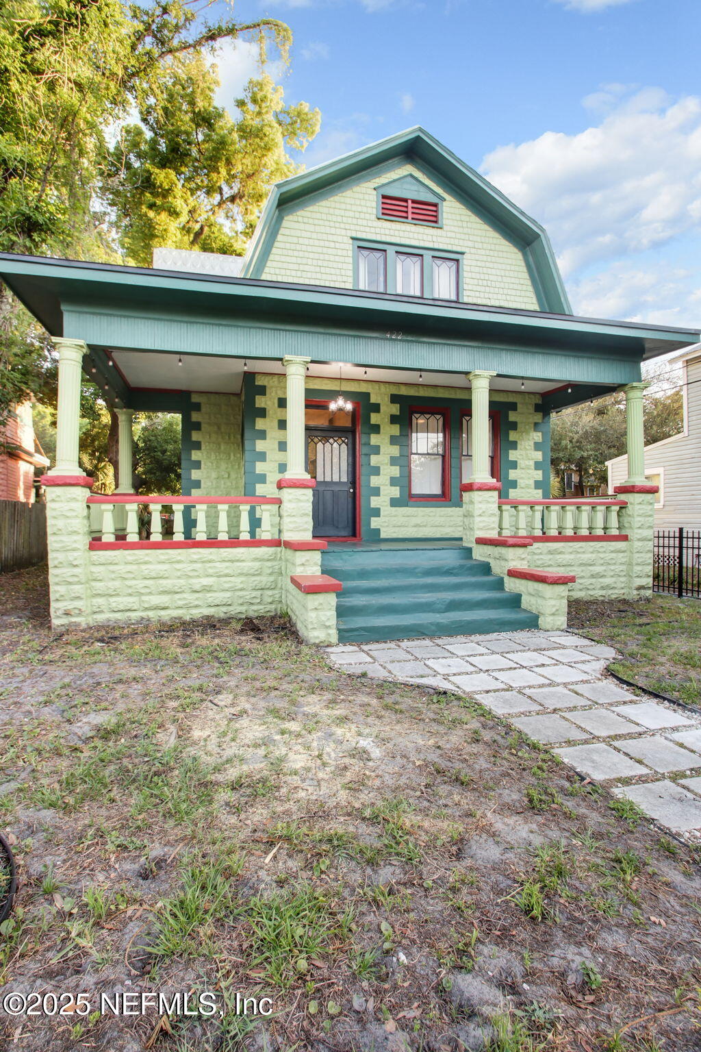 422 E 3RD Street