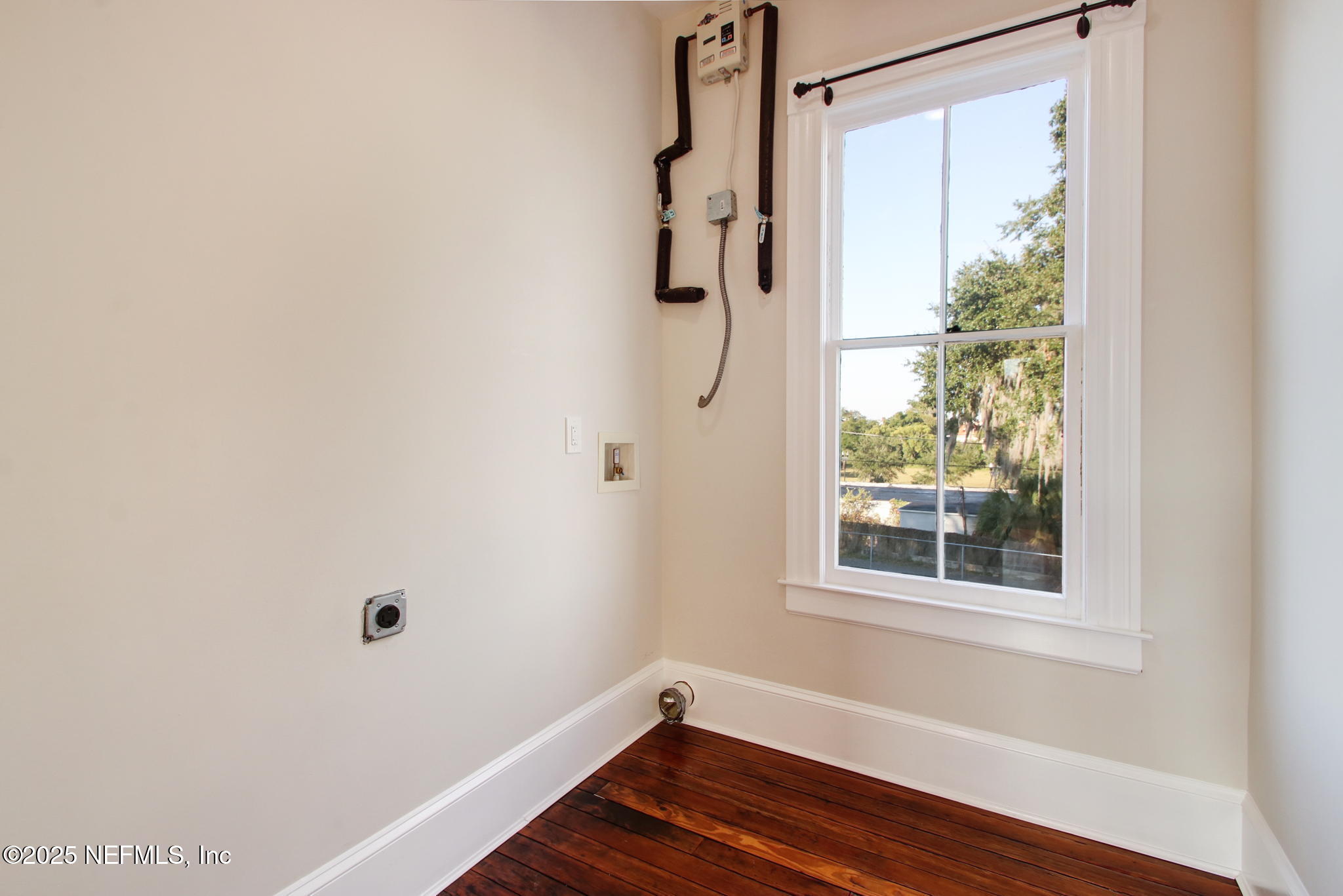 26 E 2ND Street