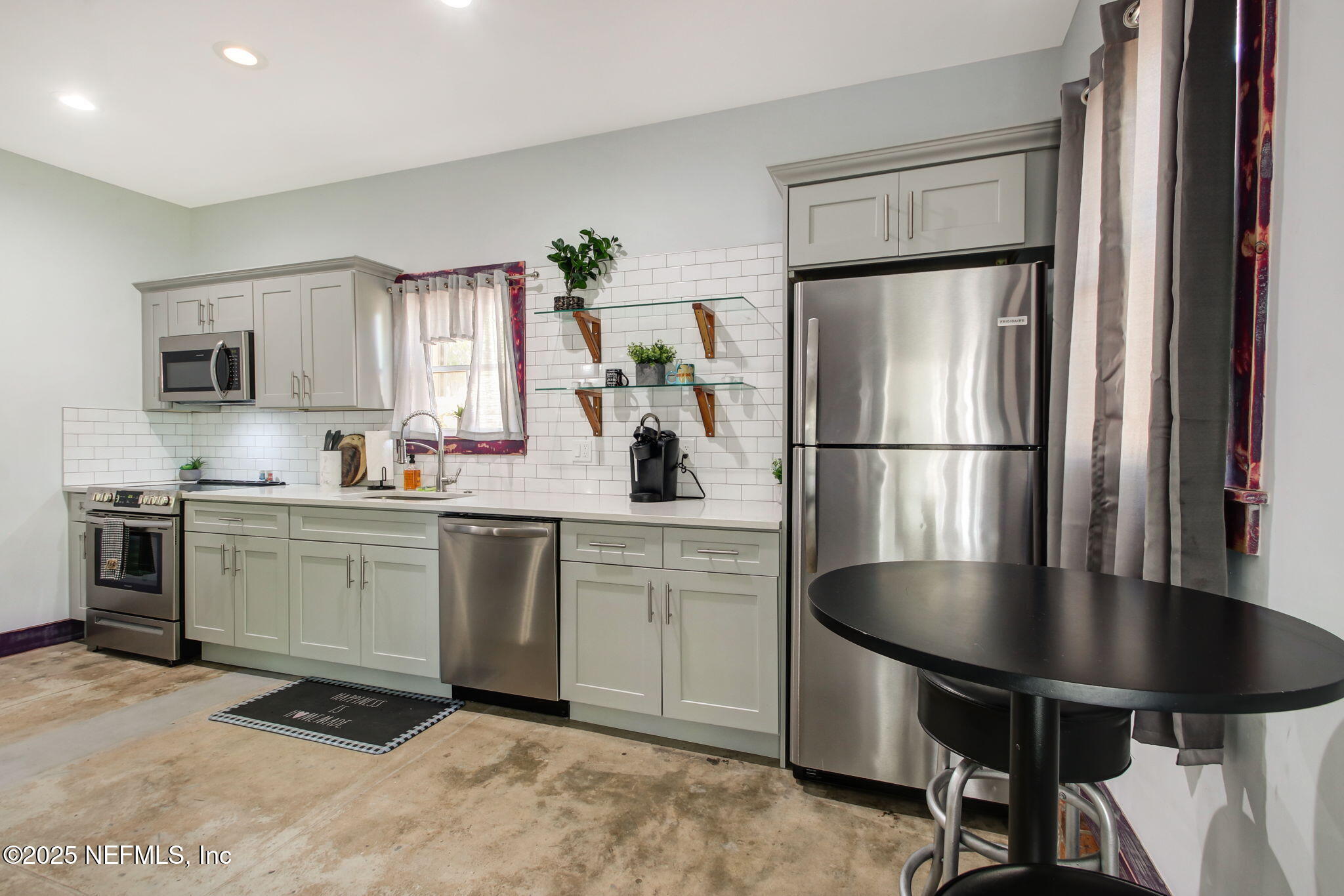 26 E 2ND Street