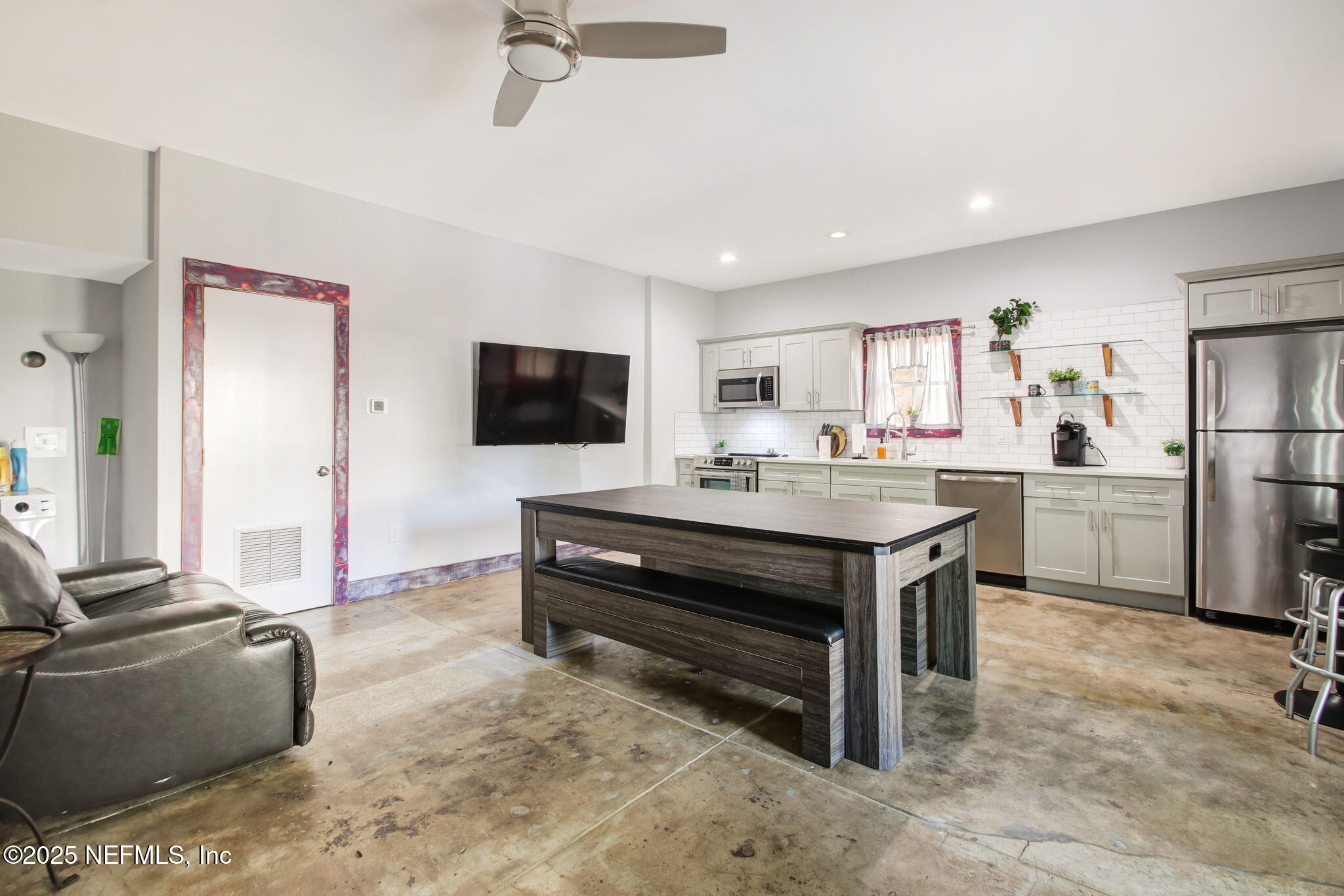 26 E 2ND Street