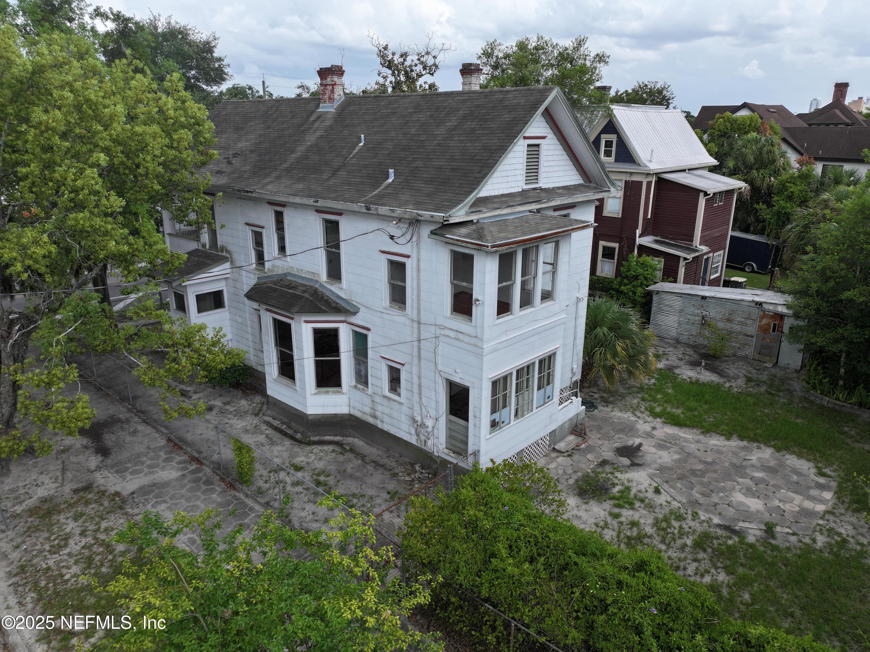 1854 N PEARL Street